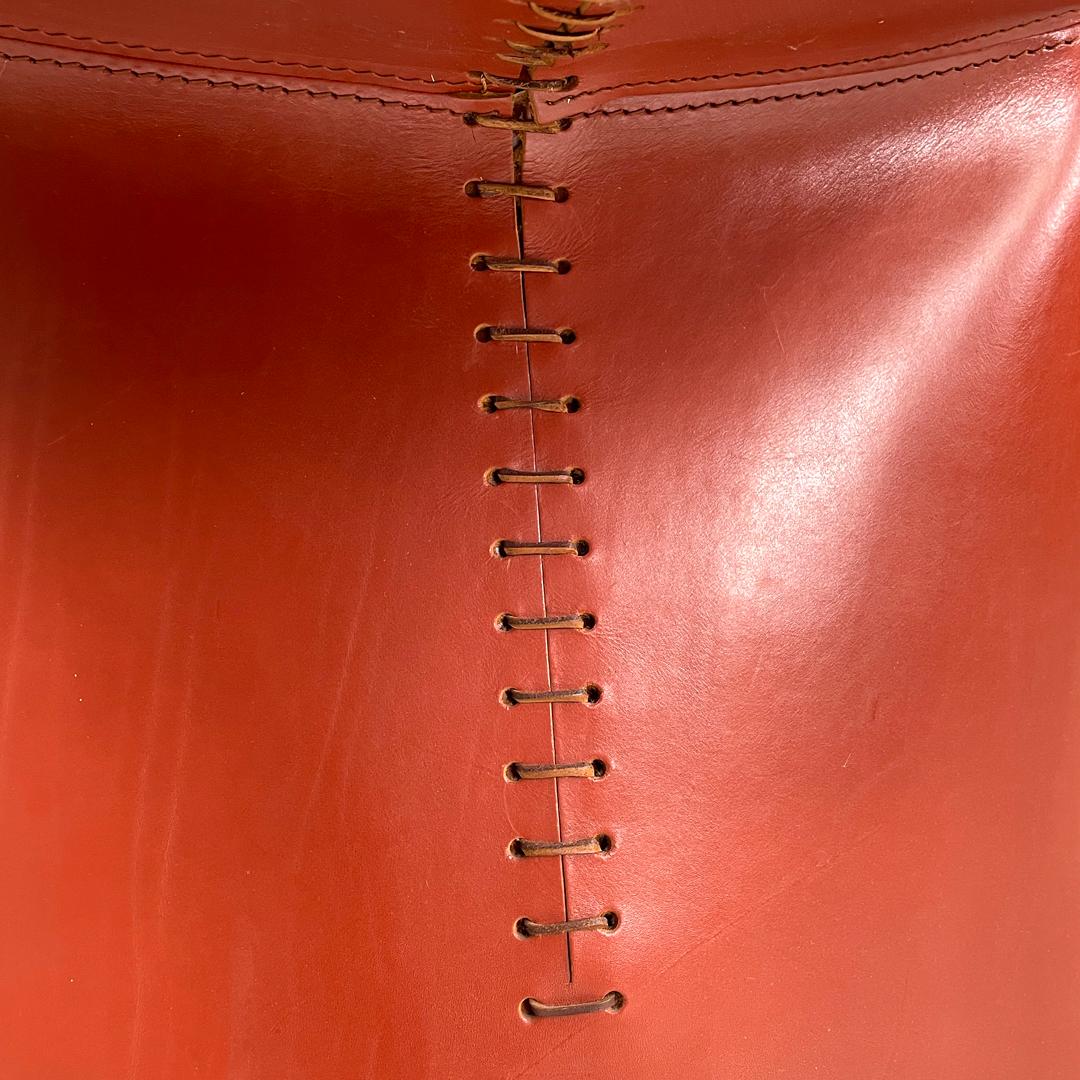 Chaises italiennes modernes en cuir rouge Ed Archer de Philippe Starck pour Driade, années 1980 en vente 7