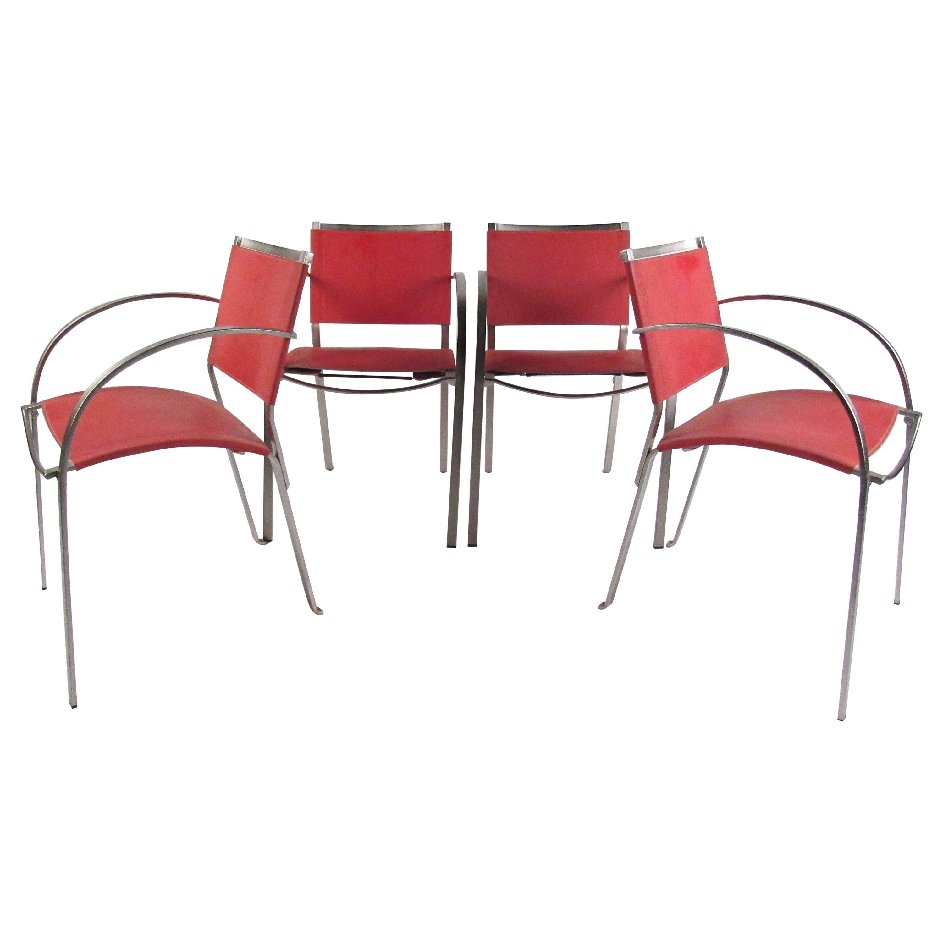 Italienische moderne Esszimmerstühle aus rotem Leder im Angebot