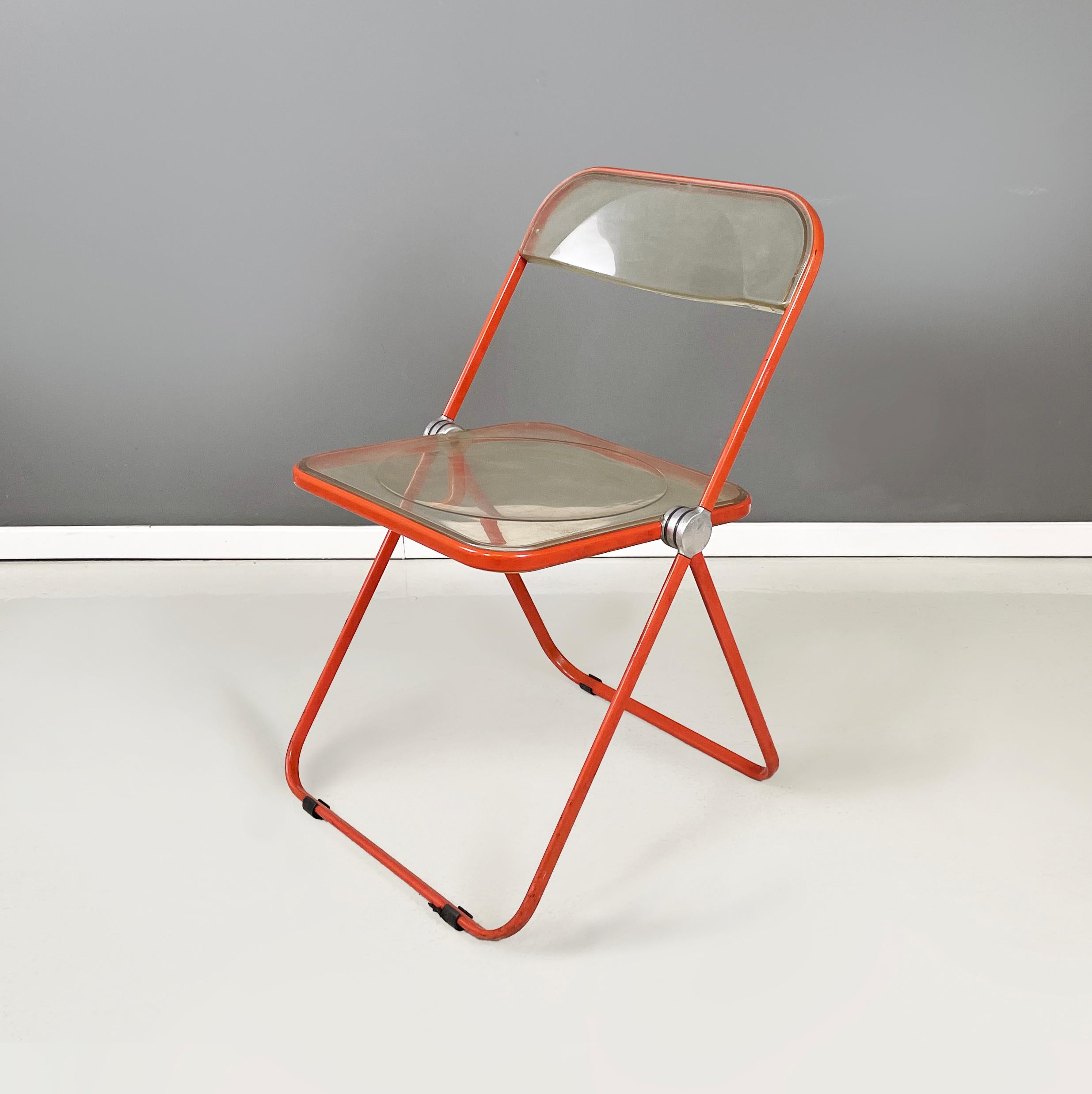 Italian modern Folding chairs mod. Plia in red metal and trasparent abs by Giancarlo Piretti for Anonima Castelli, 1970s
Set of three folding chairs mod. Plia with squared seat and backrest in yellowed transparent ABS plastic. The structure is in
