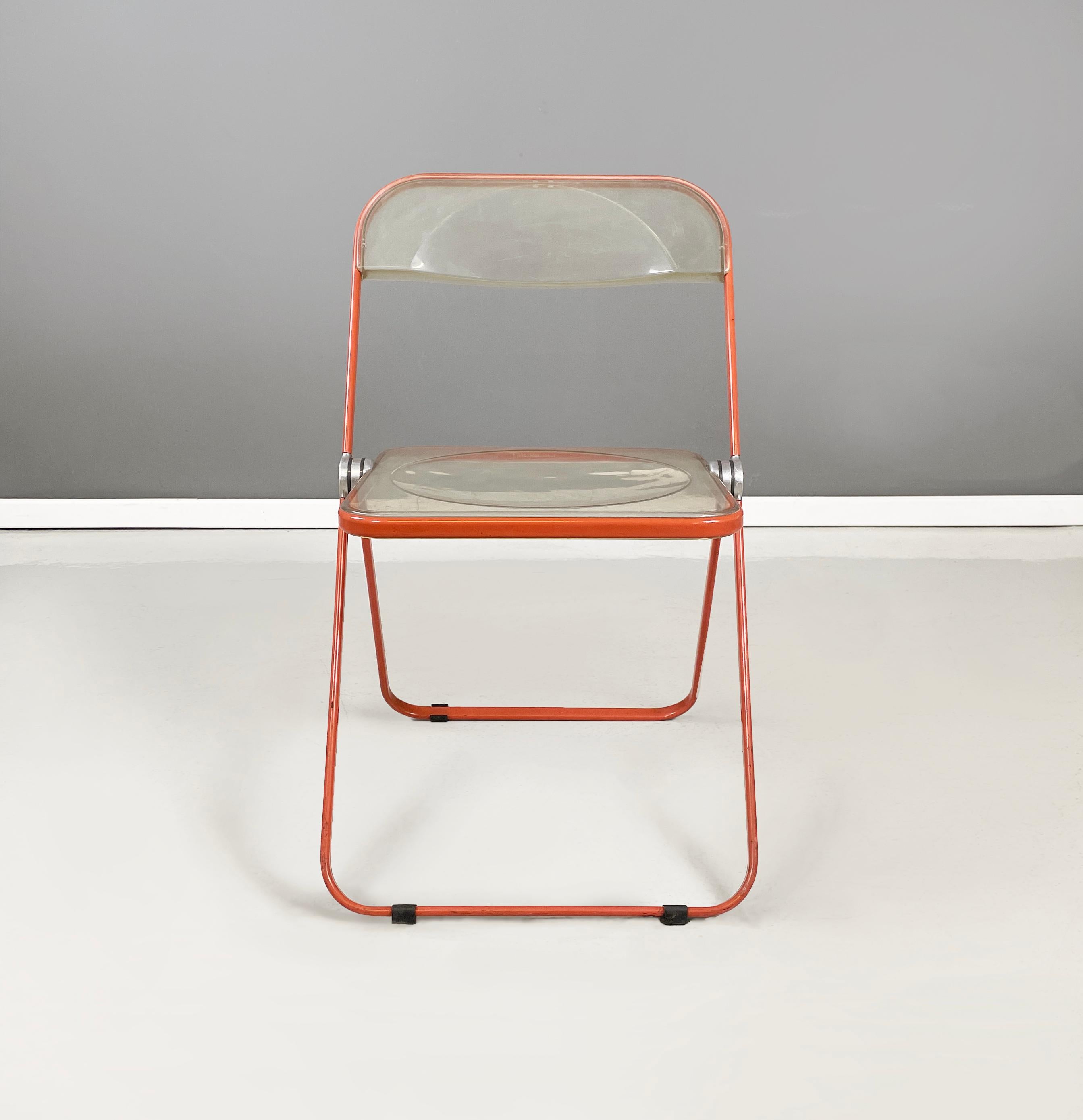 Italian Modern red metal ABS Folding Chairs Plia Piretti Anonima Castelli, 1970s In Good Condition For Sale In MIlano, IT