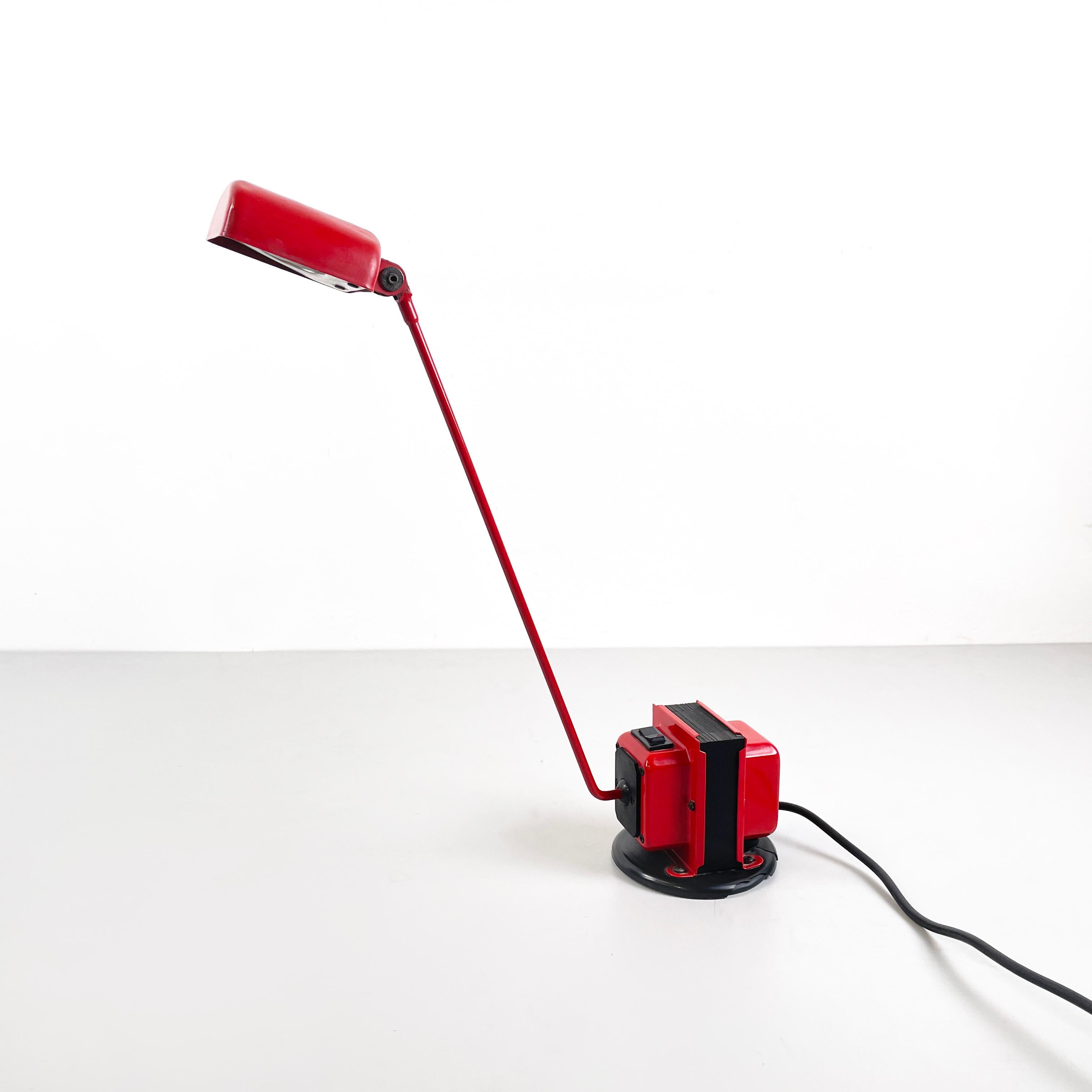 Moderno Italian modern red metal Adjustable table lamp Daphine by Cimini Lumina 1980s in vendita