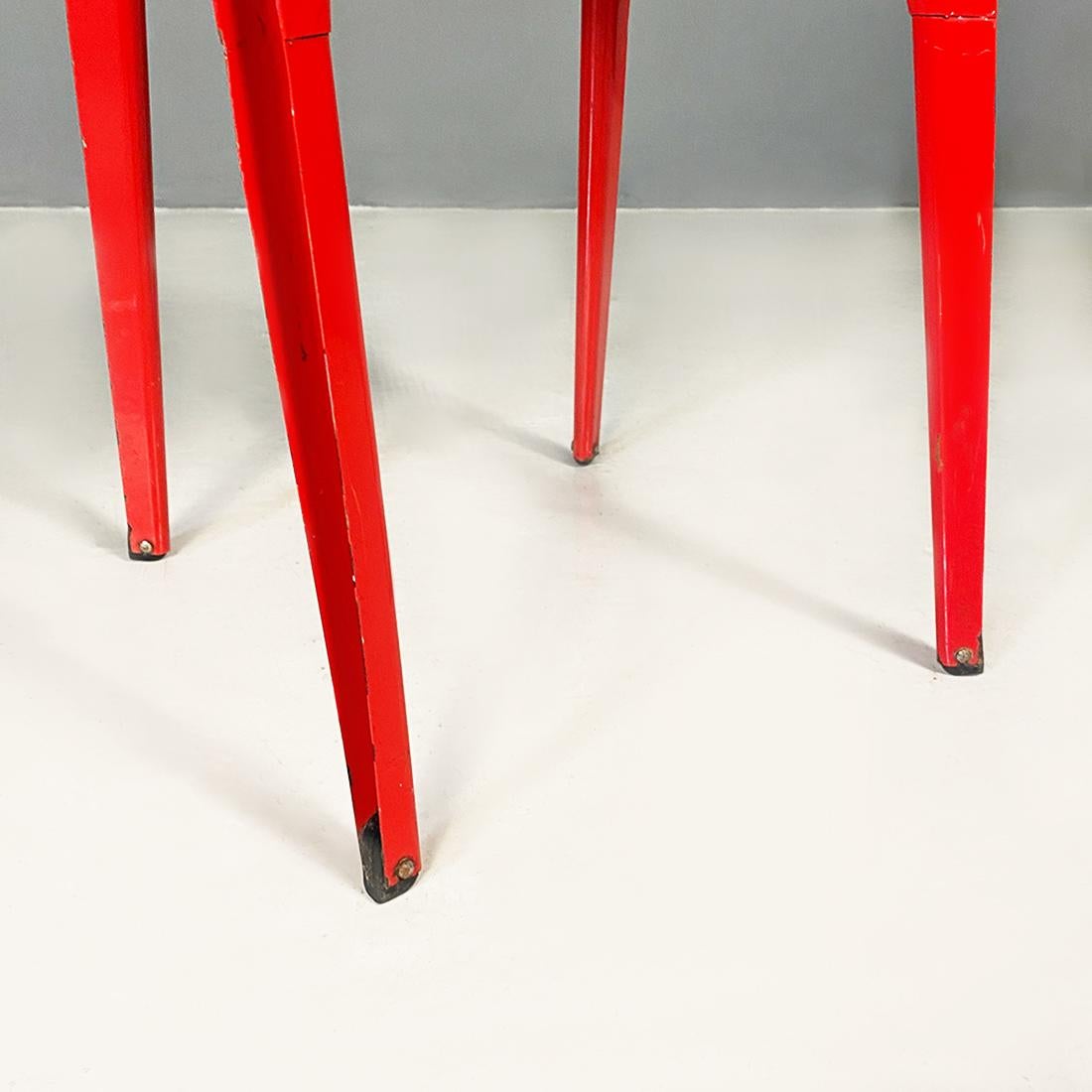 Italian modern red metal Lamda model chair by Marco Zanuso and Richard Sapper, 1970s.
Lamda model chair, entirely in original red metal of the time, with curved back. Present of the processing grooves, in correspondence of the four legs.
Designed