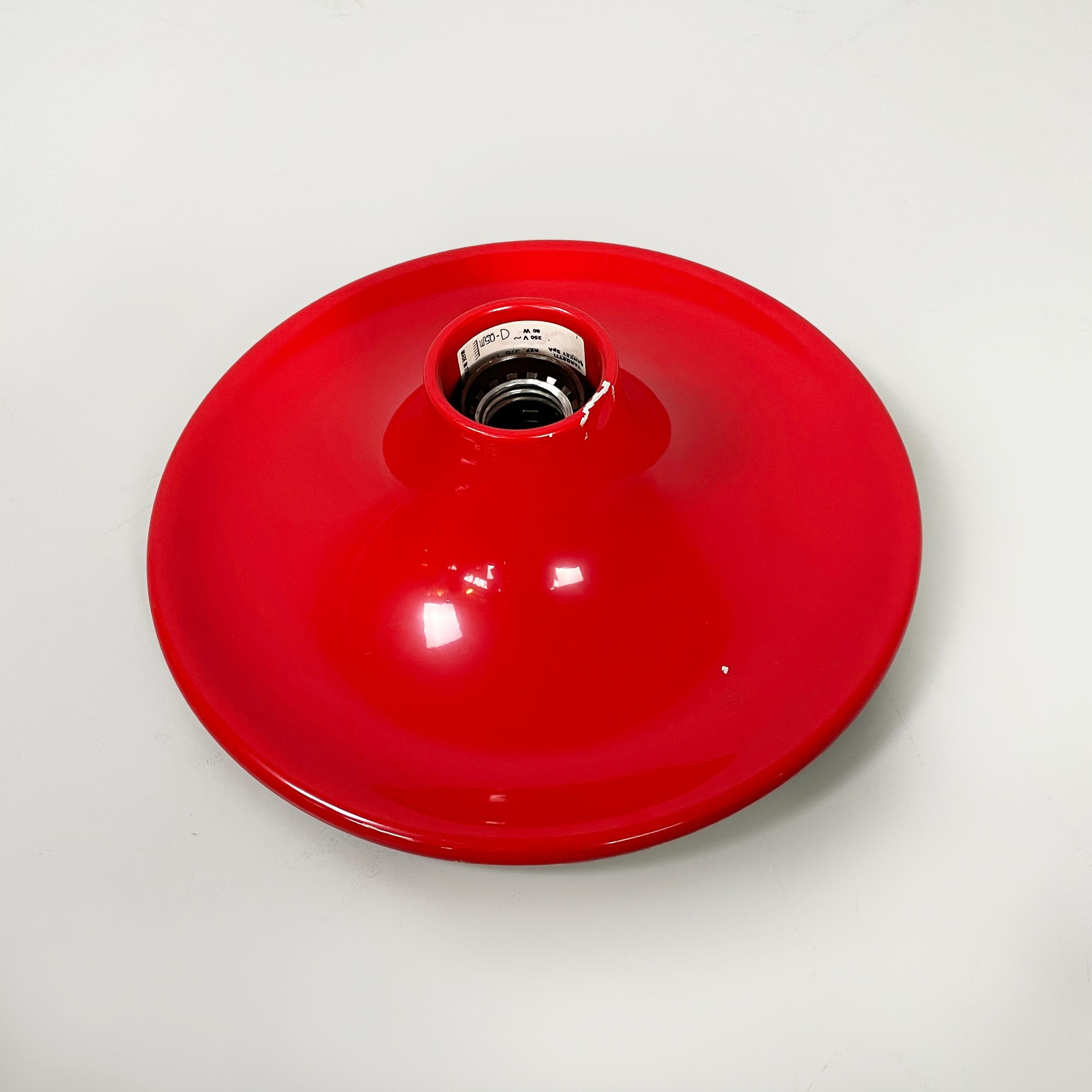 Italiano Lampada da parete moderna italiana in metallo rosso di Targetti Sankey, anni '70 in vendita