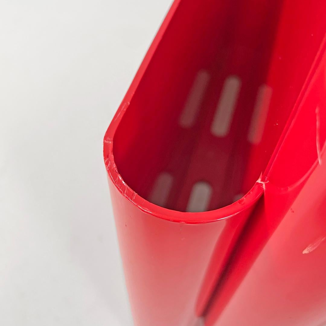 Italian modern red plastic magazine rack 4675 Giotto Stoppino for Kartell, 1970s 5