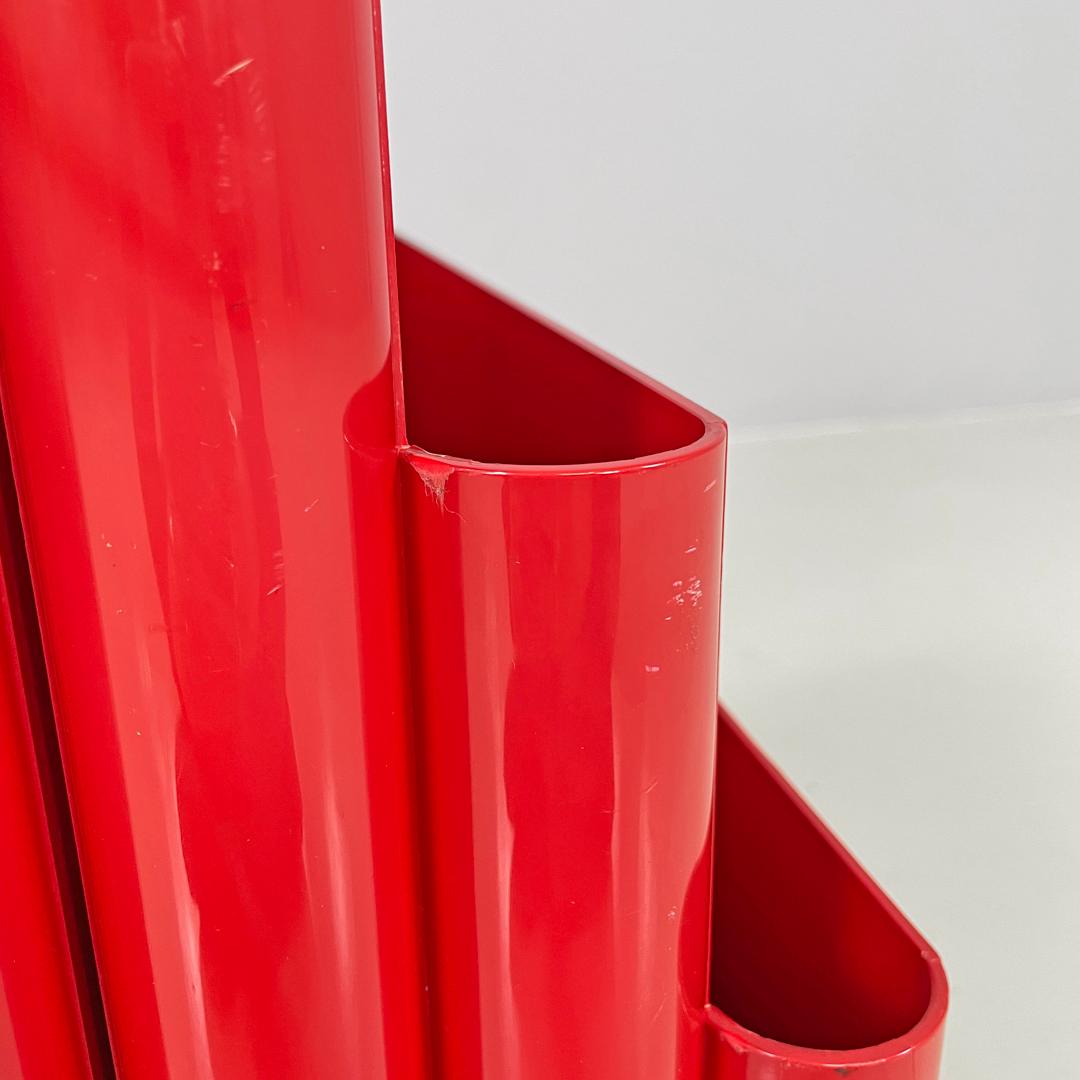 Italian modern red plastic magazine rack 4675 Giotto Stoppino for Kartell, 1970s 6