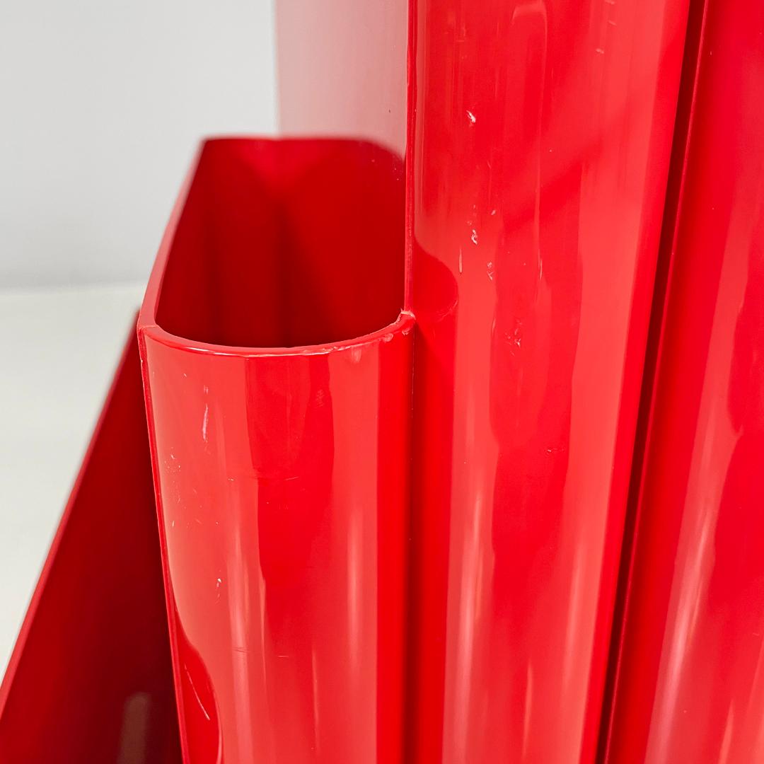 Italian modern red plastic magazine rack 4675 Giotto Stoppino for Kartell, 1970s 10