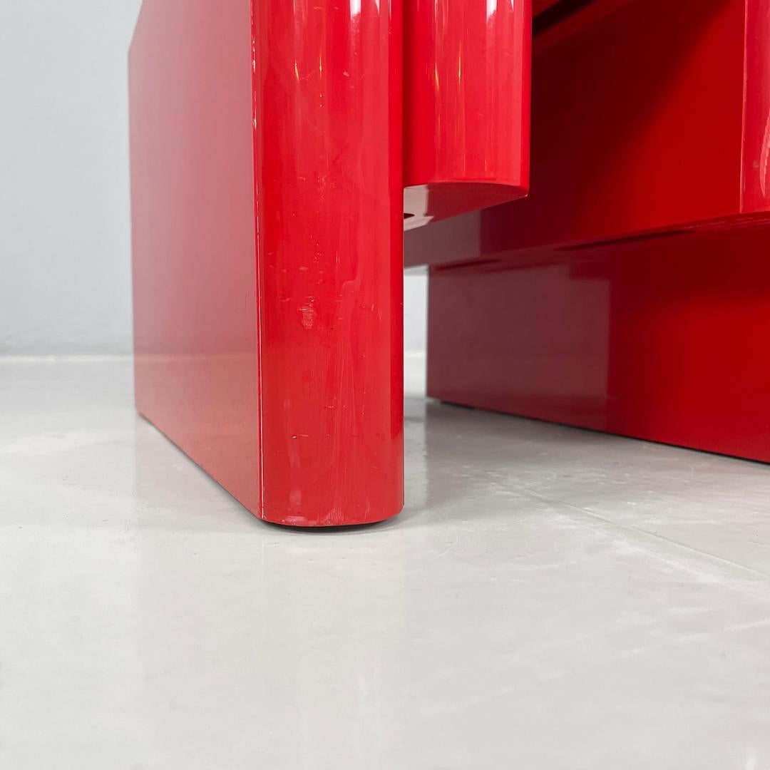 Italian modern red plastic magazine rack 4675 Giotto Stoppino for Kartell, 1970s 12