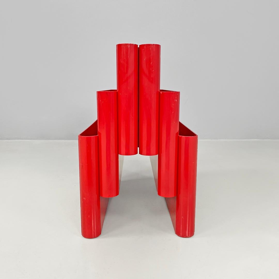 Modern Italian modern red plastic magazine rack 4675 Giotto Stoppino for Kartell, 1970s