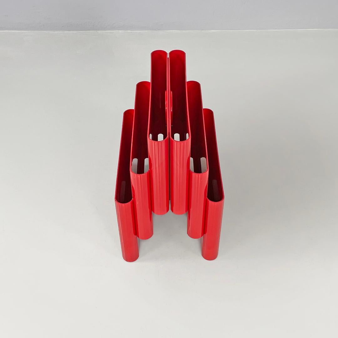 Italian modern red plastic magazine rack 4675 Giotto Stoppino for Kartell, 1970s 2