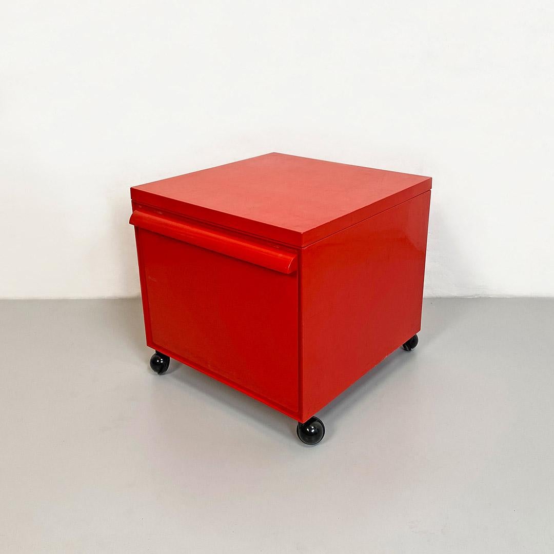 Commode modulaire moderne italienne en plastique rouge 4602 de Fussel Kartell, 1970 en vente 1