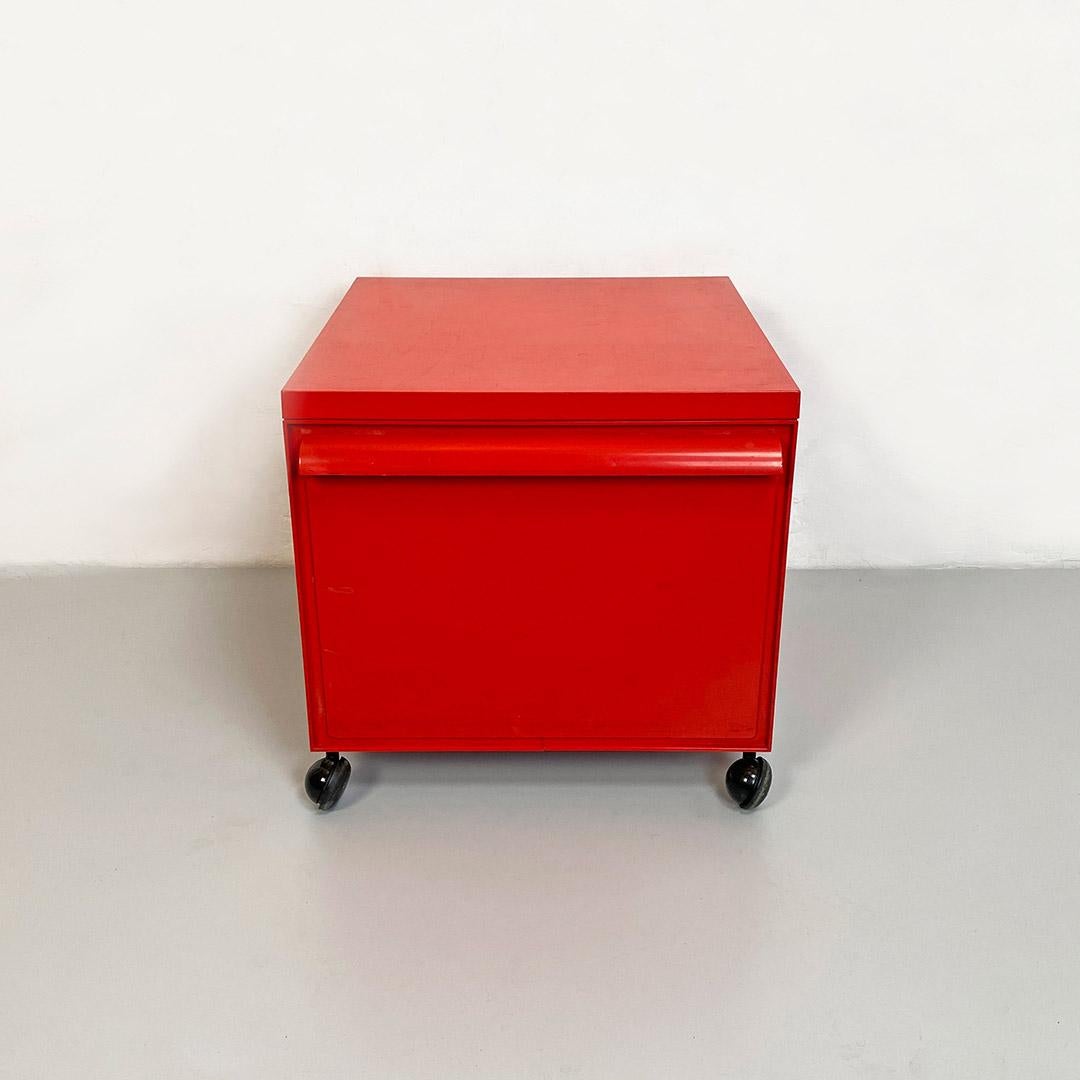 Commode modulaire moderne italienne en plastique rouge 4602 de Fussel Kartell, 1970 en vente 2