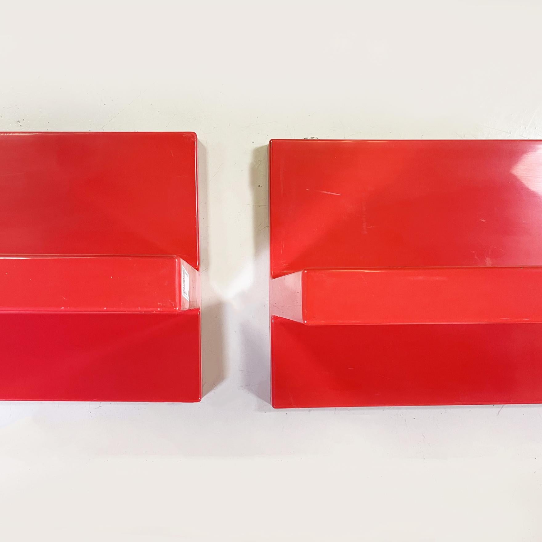 Late 20th Century Italian modern Red plastic shelves by Marcello Siard for Kartell, 1970s For Sale