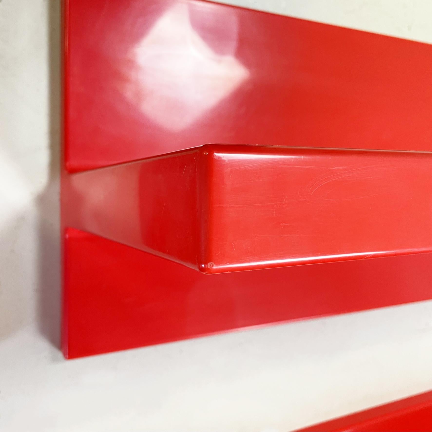 Italian modern Red plastic shelves by Marcello Siard for Kartell, 1970s For Sale 3