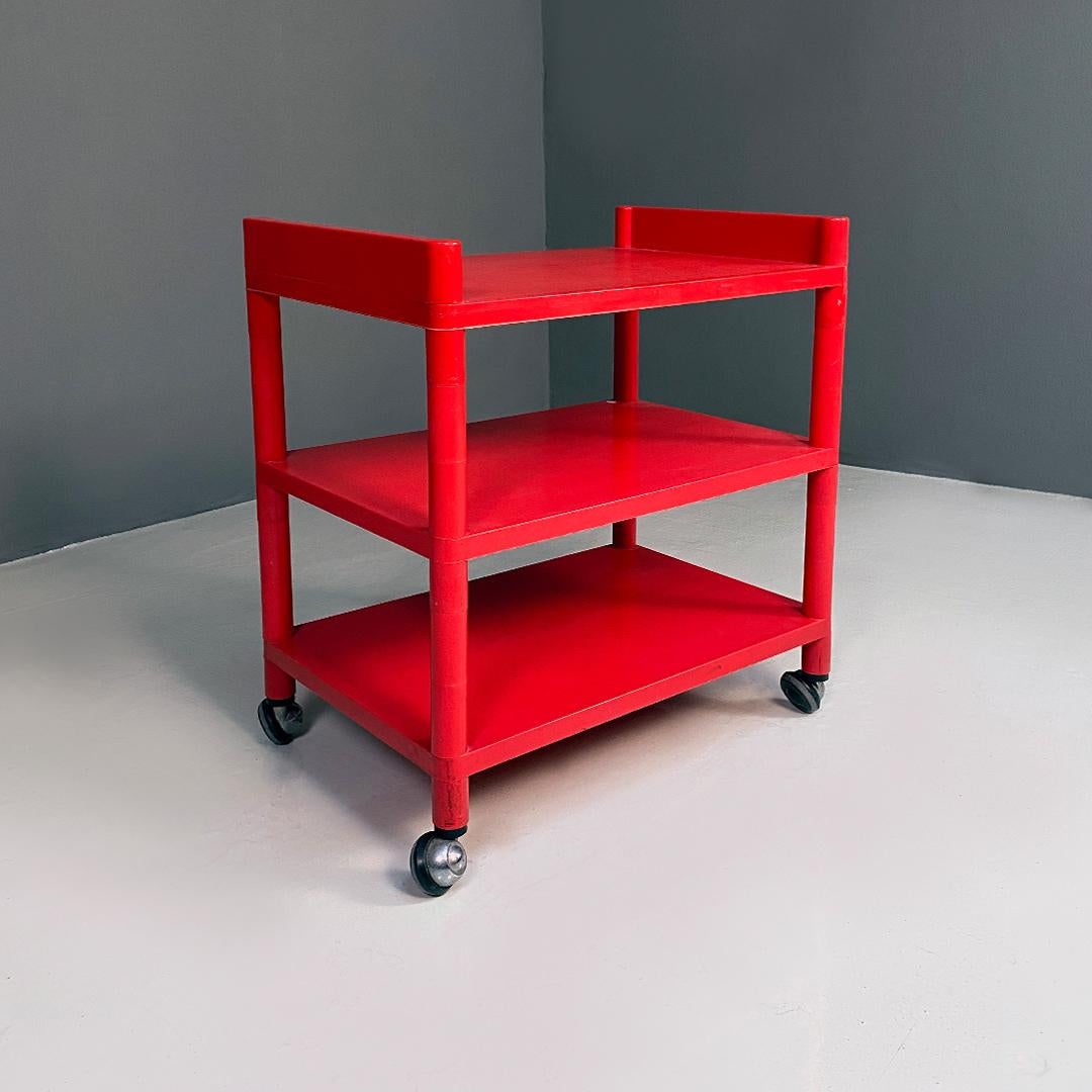 Italian modern red plastic trolley with three shelves and wheels, 1980s In Good Condition In MIlano, IT