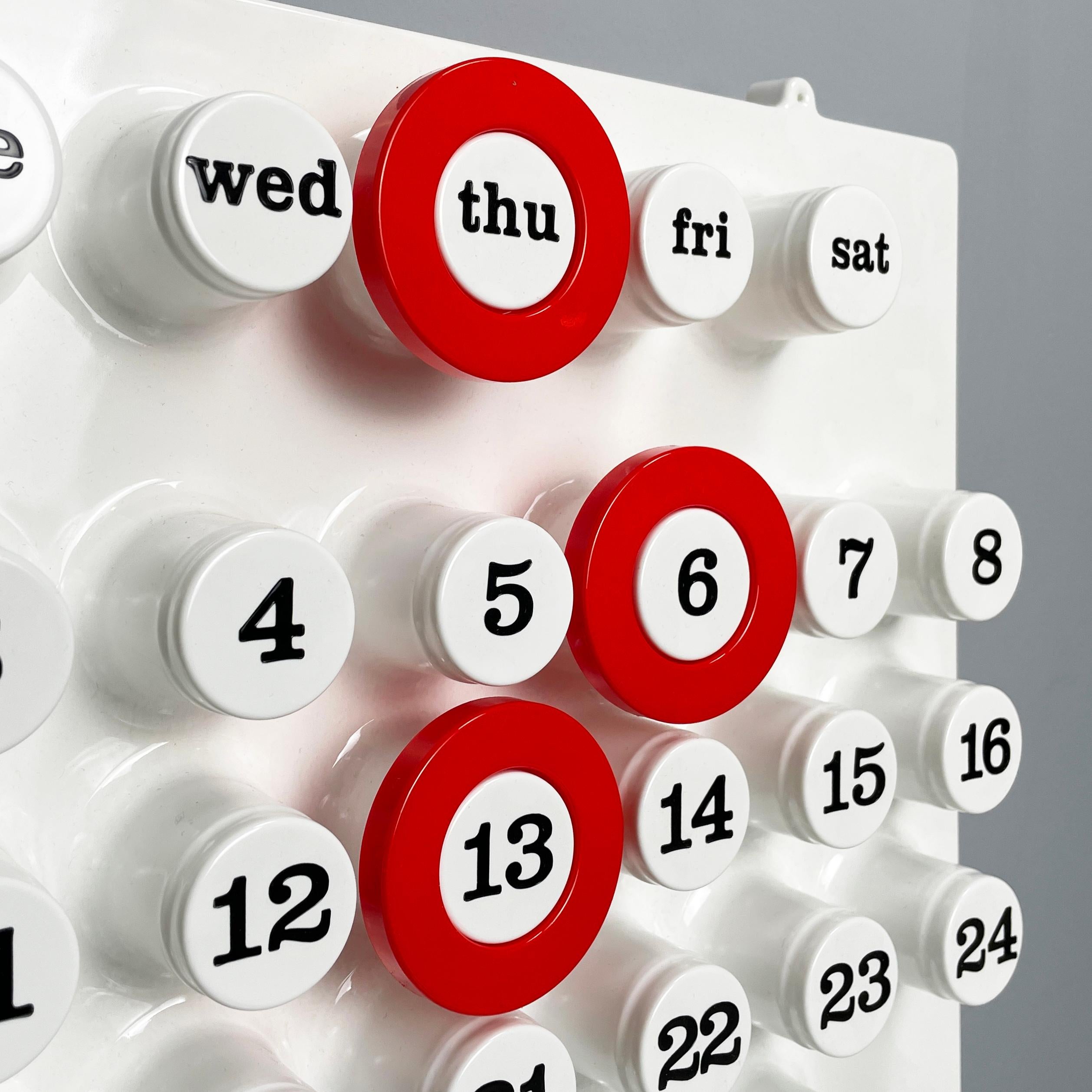 Italienische moderne rote Ringe für den ewigen Wandkalender von Ring A Date, 2020s (Moderne) im Angebot