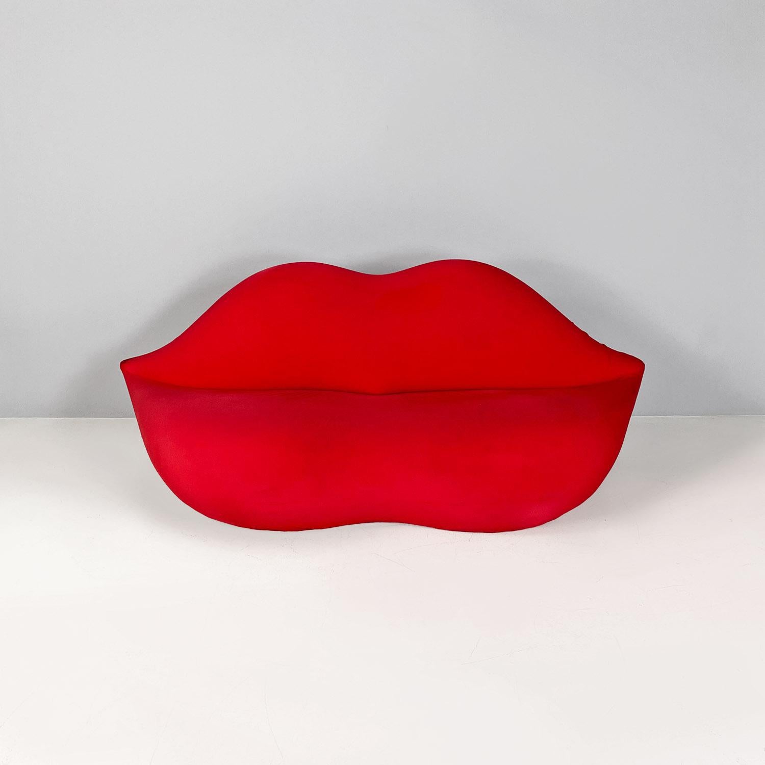 Italian modern red sofa Bocca by Studio 65 for Gufram, 1970s
Bocca model sofa, in fact it is in the shape of giant lips, padded with cold expanded polyurethane with differentiated load-bearing capacity and covered in red elasticated fabric. Totally