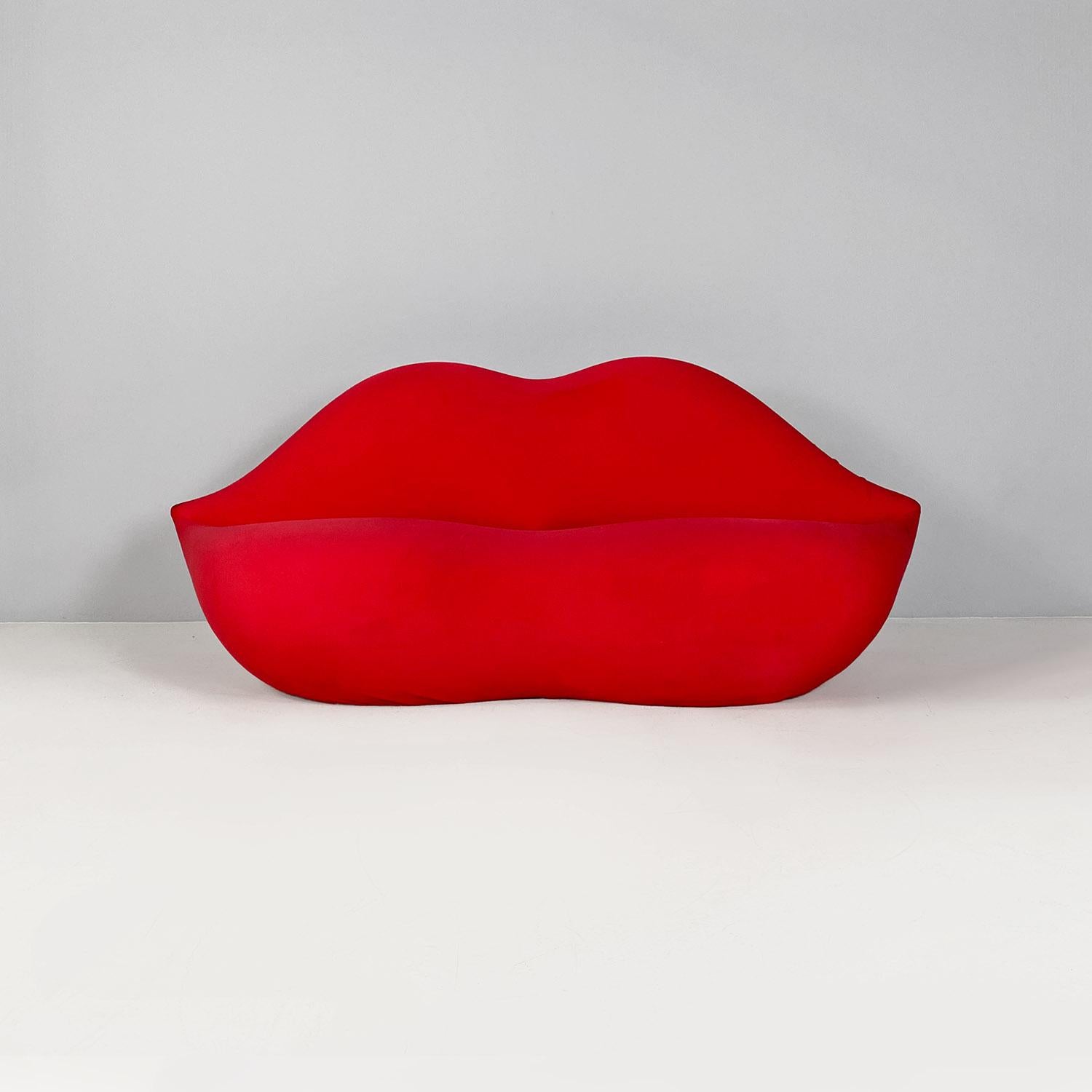 Modern Italian modern red sofa Bocca by Studio 65 for Gufram, 1970s For Sale