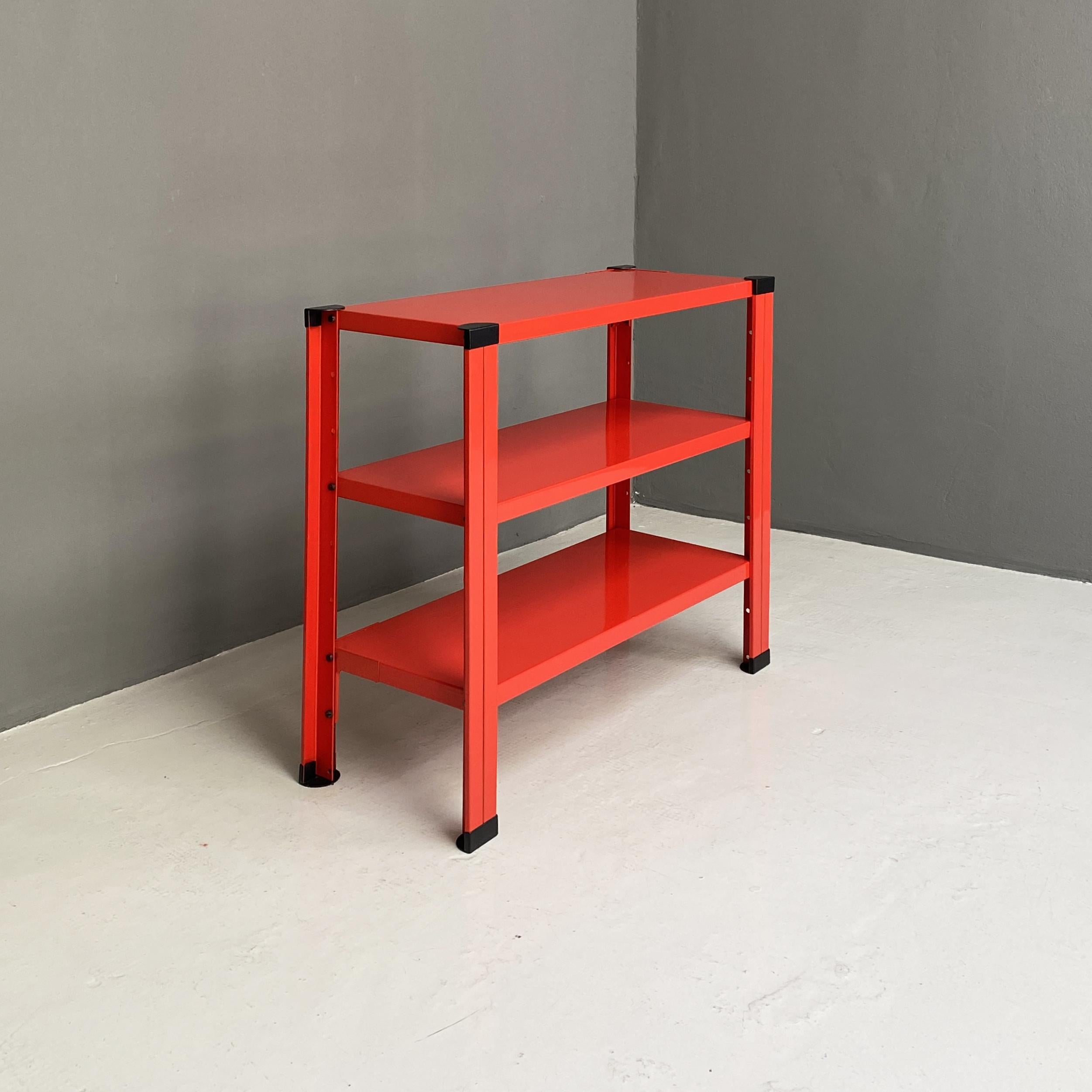 Italian Modern Red Three-Shelf Metal Bookcase, 1980s For Sale 1