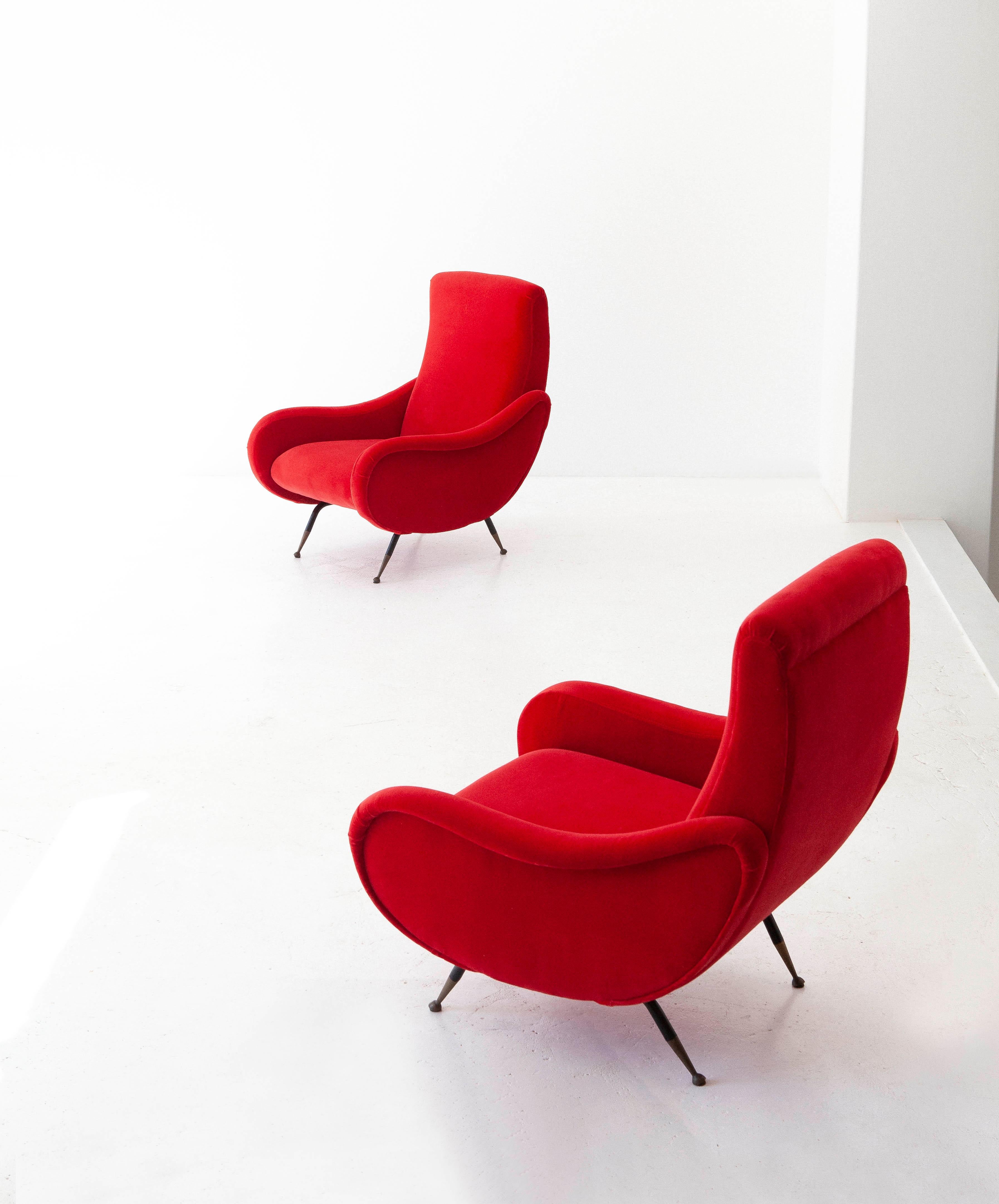 Pair of lounge chairs, Italy, 1950s
These easy chairs with armrests has a black enameled iron frame with brass socks
Fully restored:
new red cotton velvet upholstery and padding
The legs have been painted, only the brass has original patina (a