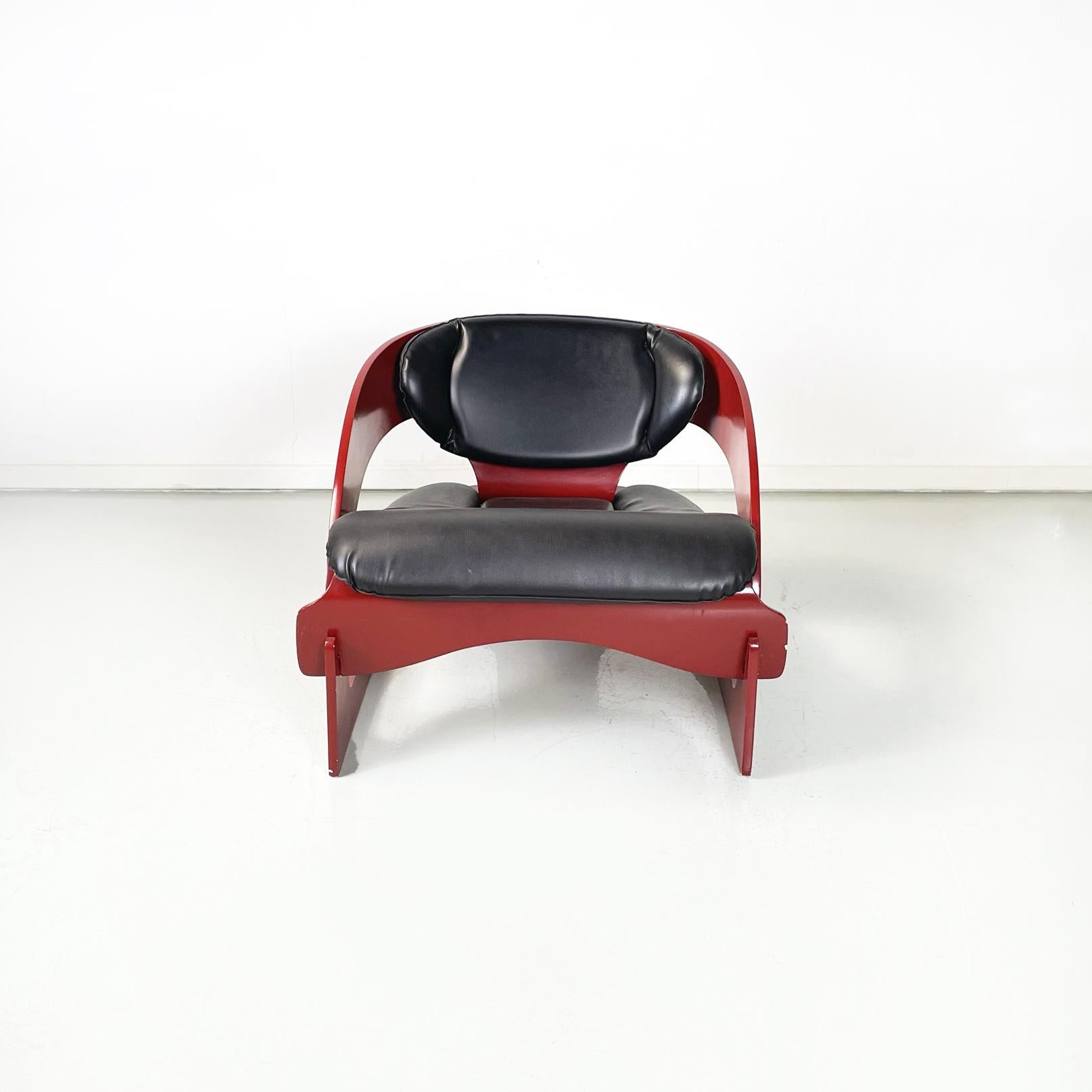Italian modern red wood Armchair mod. 4801 by Joe Colombo for Kartell, 1970s.
Armchair mod. 4801 with structure made up of different interlocking parts, in red-bordeaux painted wood. The semi-oval seat and the oval backrest are padded and covered