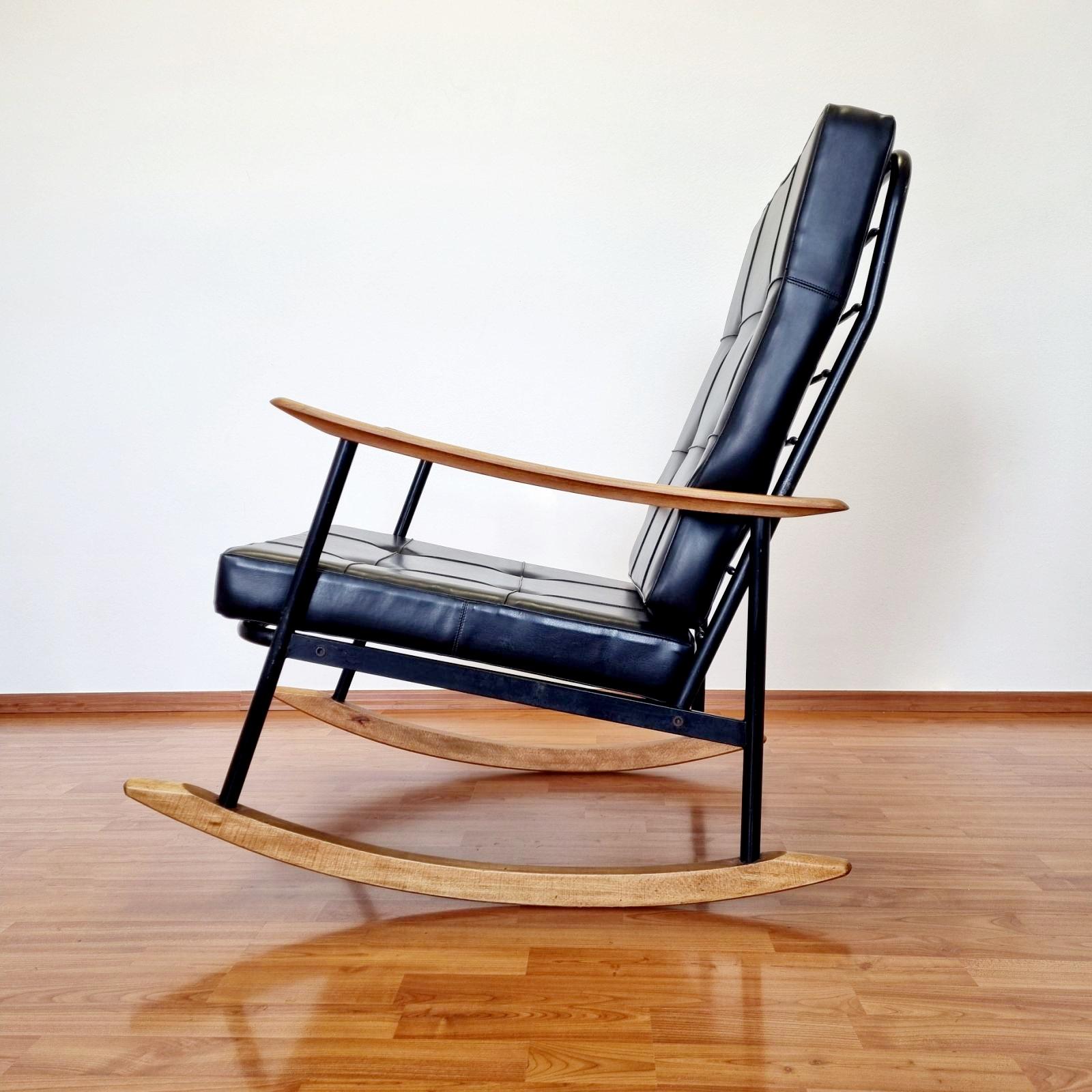 Mid-Century Modern Italian Modern Rocking Chair Designed by Gastone Rinaldi, Italy 60s For Sale