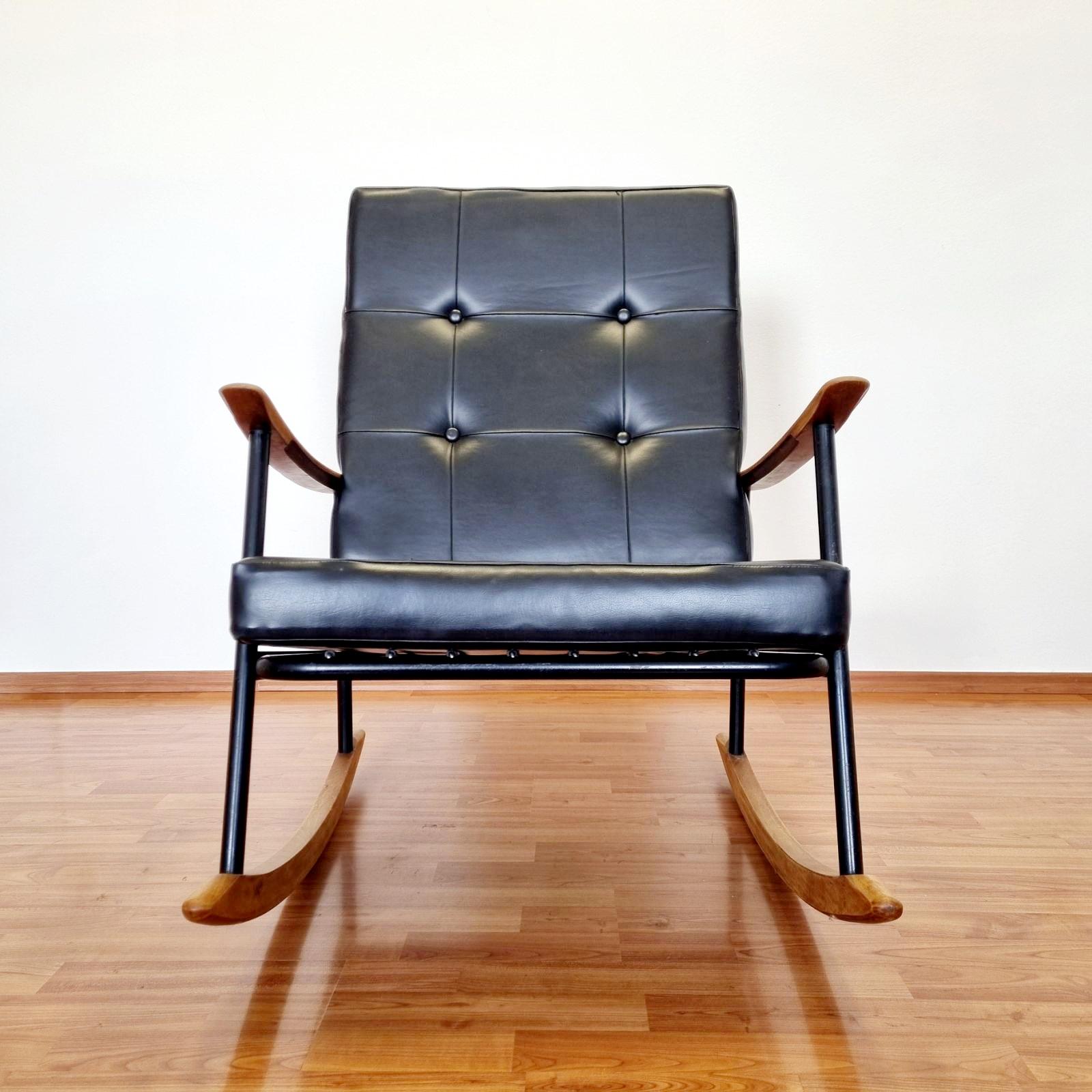 Italian Modern Rocking Chair Designed by Gastone Rinaldi, Italy 60s In Good Condition For Sale In Lucija, SI