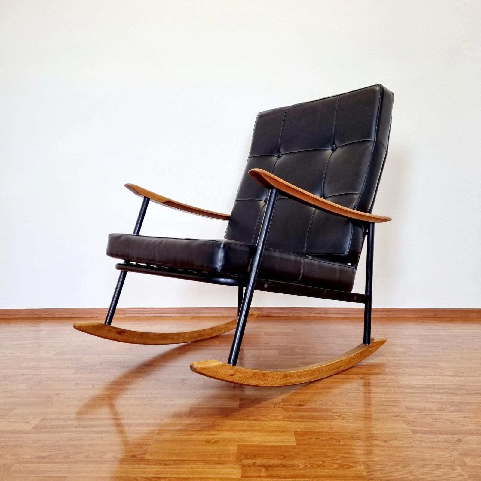 Chaise à bascule italienne conçue par Gastone Rinaldi, Italie, années 60 en vente 3