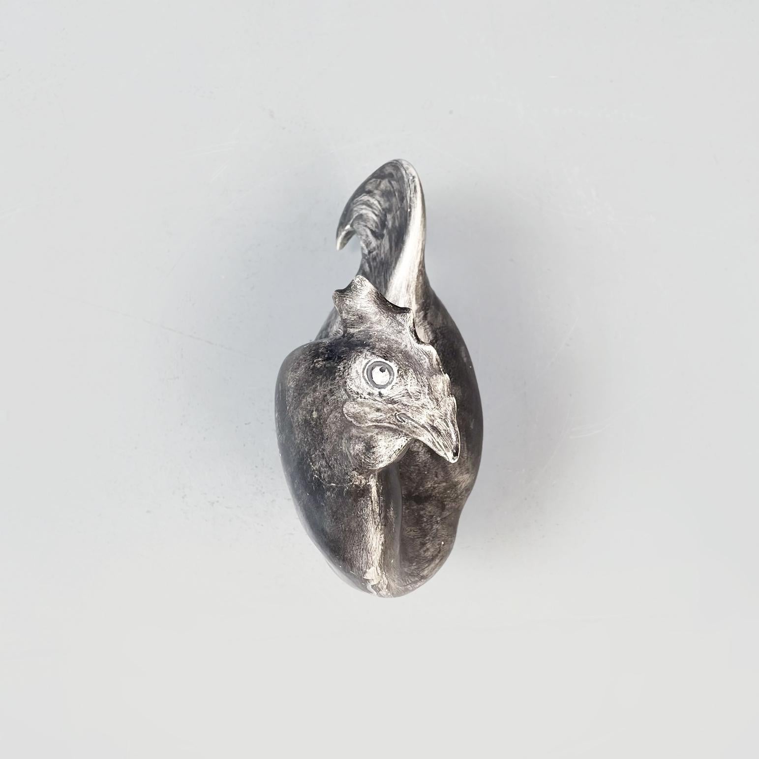Estatua moderna italiana de gallo en cerámica gris y madera, años 80 en Bueno estado para la venta en MIlano, IT