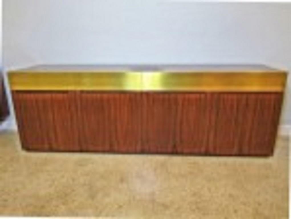 Mid-Century moderno Credenza moderna italiana in palissandro e ottone in vendita