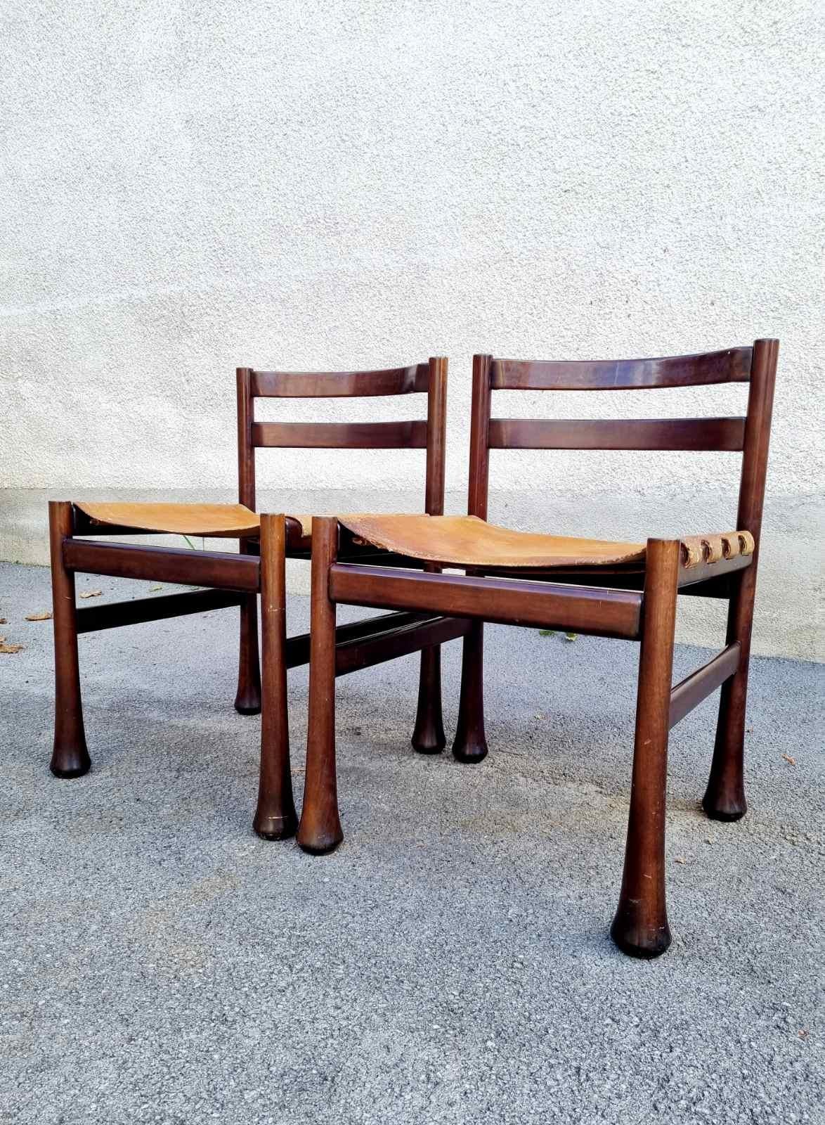 Rare pair of dining chairs designed by Luciano Frigerio. Made in Italy in the 70s
Rosewood and leather.
Deeply sculpted frames with curved slat-back design and thick, robust legs for optimal stability and support. Wide, spacious leather seats are