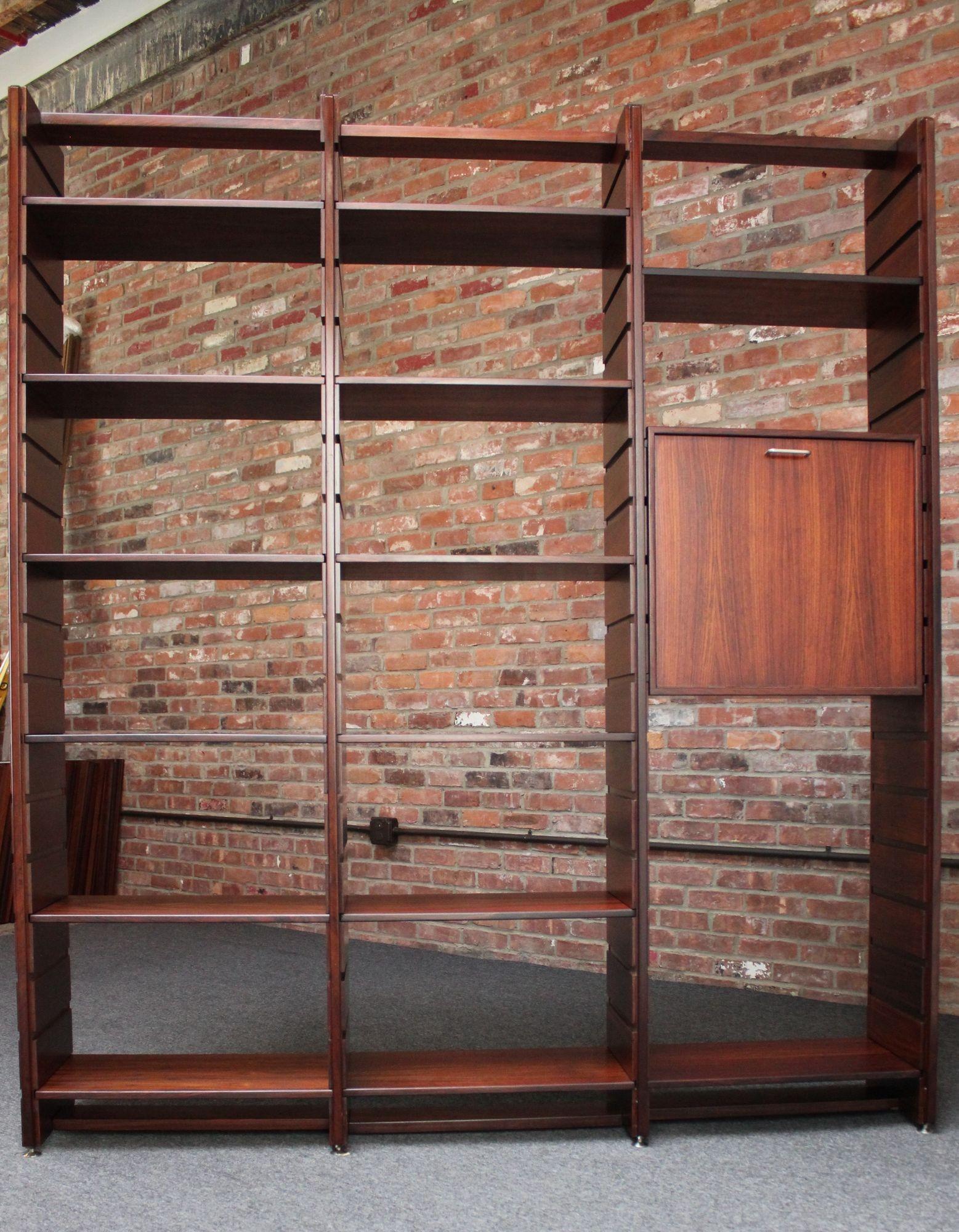 Mid-Century Modern Italian Modern Rosewood Wall Unit/Bookcase by Gianfranco Frattini for Bernini For Sale