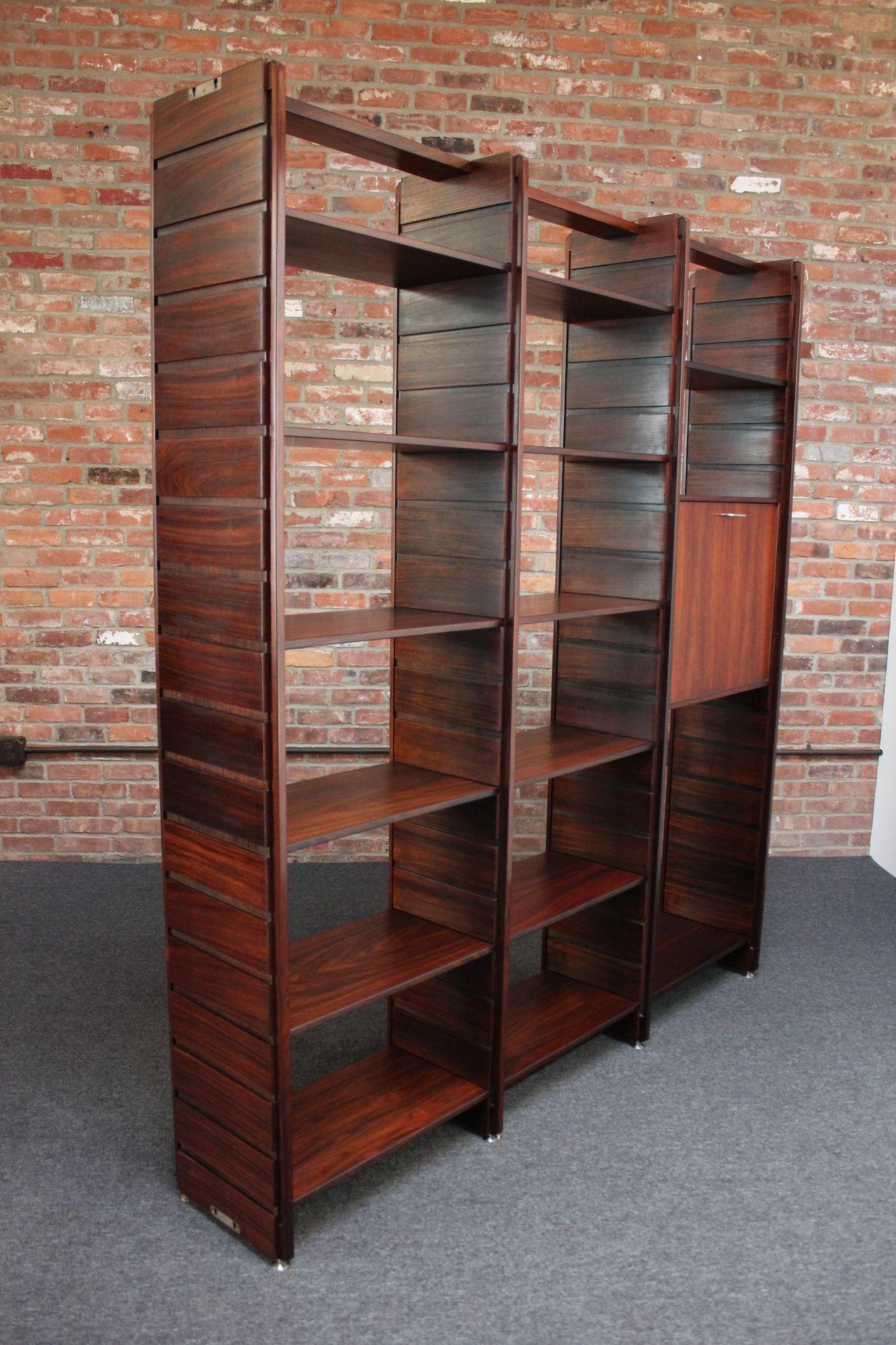 Italian Modern Rosewood Wall Unit/Bookcase by Gianfranco Frattini for Bernini In Good Condition For Sale In Brooklyn, NY