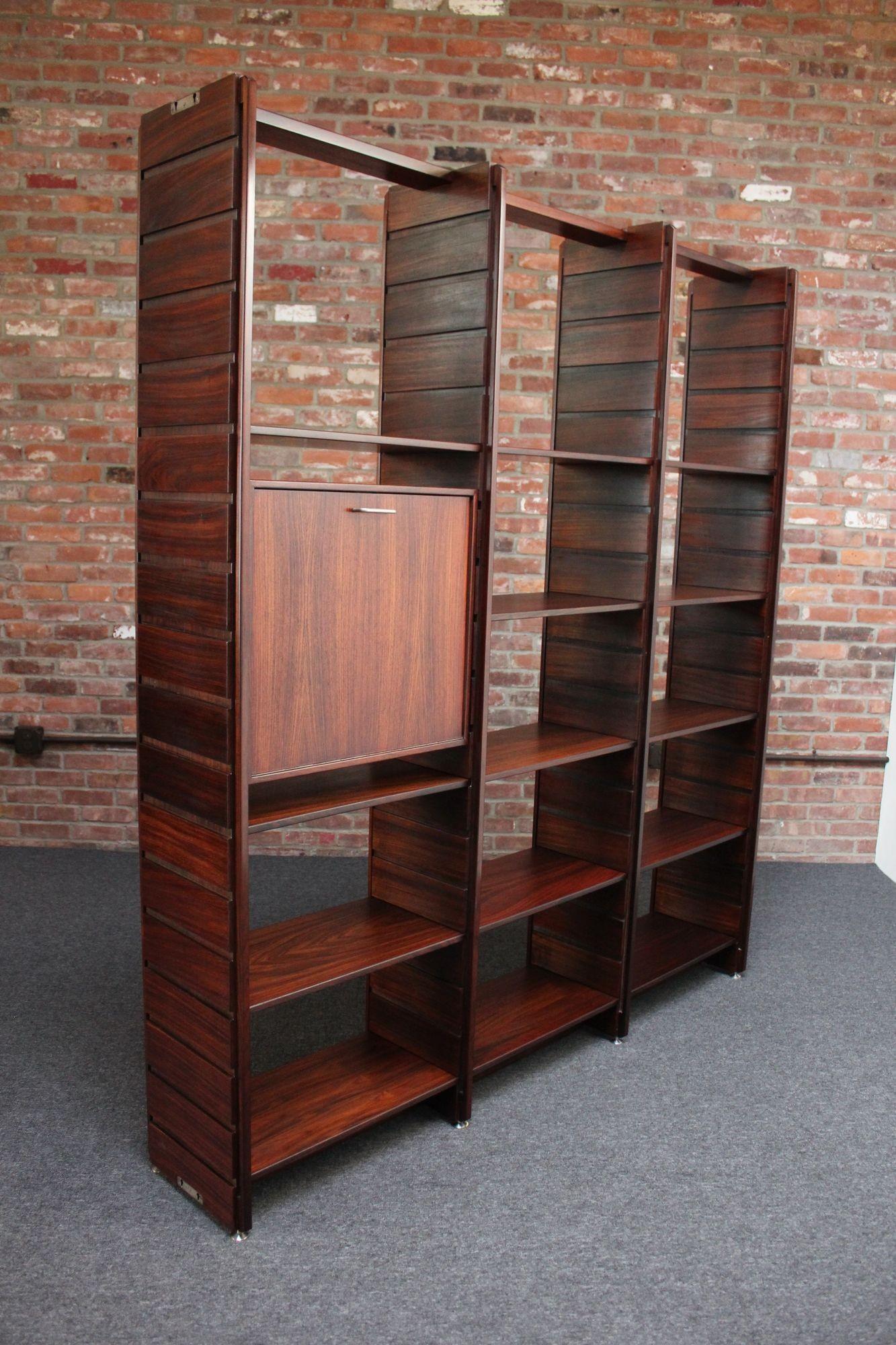 Mid-20th Century Italian Modern Rosewood Wall Unit/Bookcase by Gianfranco Frattini for Bernini For Sale