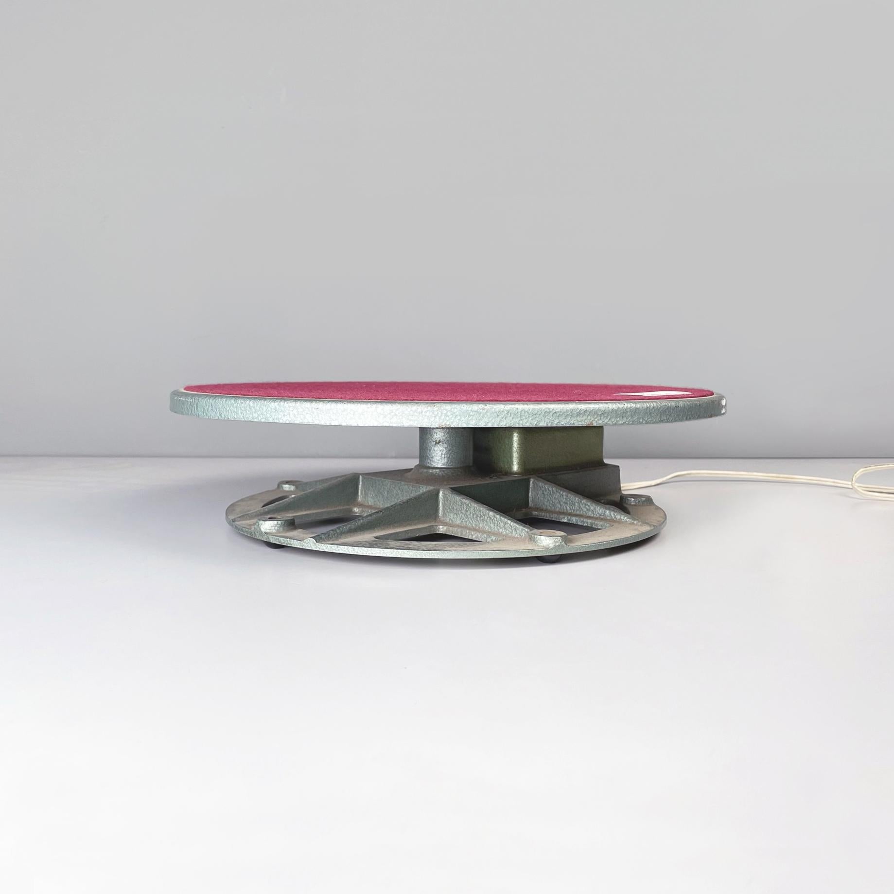 Italian modern Rotating display stand in metal and red fabric, 1970s.
Rotating table display stand in metal and red fabric. The round shelf has a metal structure with a burgundy red fabric in the centre. The structure has an internal mechanism,