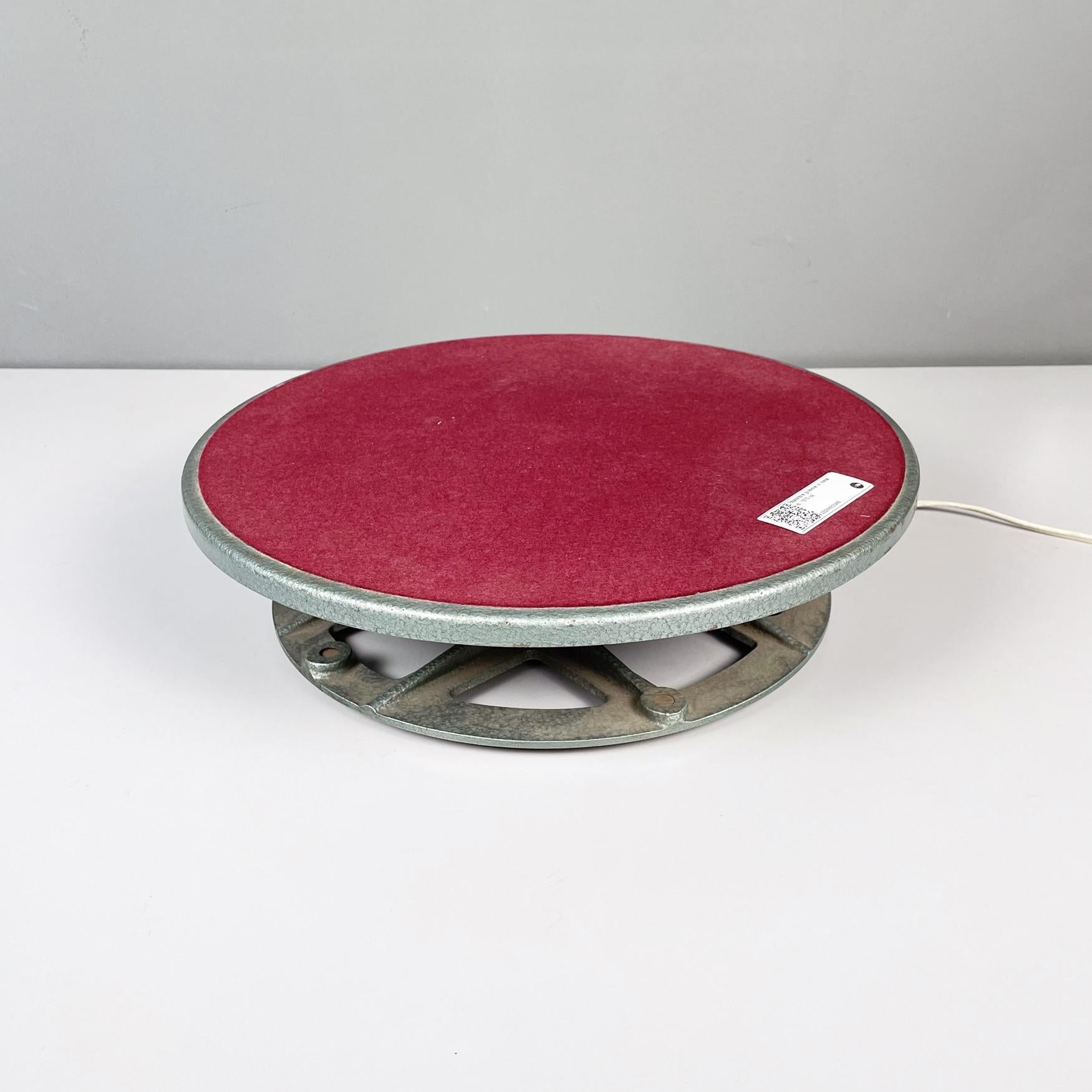 Moderne Présentoir rotatif italien moderne en métal et tissu rouge, années 1970 en vente
