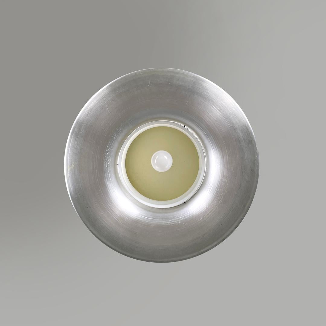 Italian modern round base chandelier in aluminum and white glass band, 1970s In Good Condition For Sale In MIlano, IT