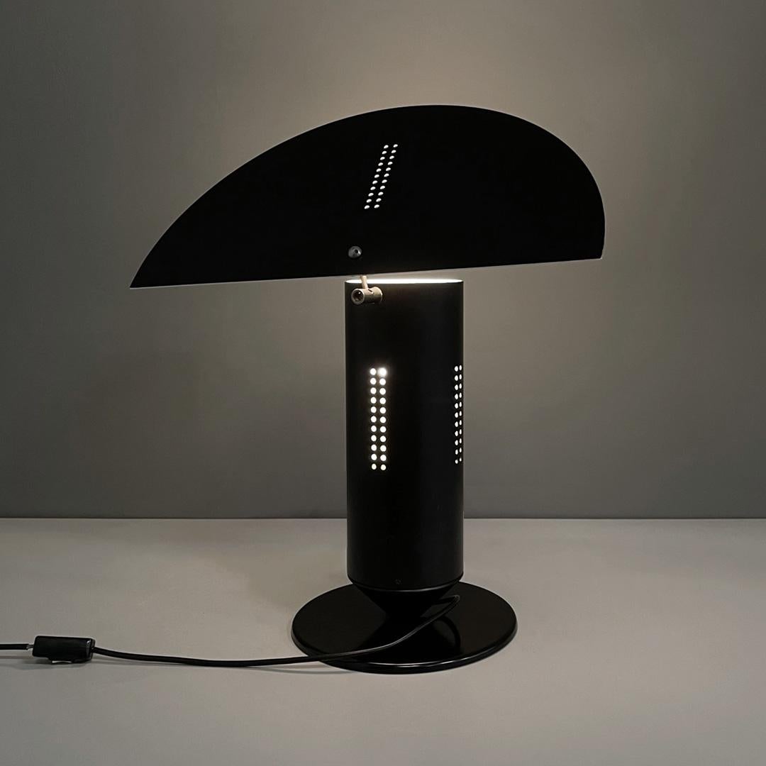 Late 20th Century Italian modern round base matte black and glossy white metal table lamp, 1980s For Sale
