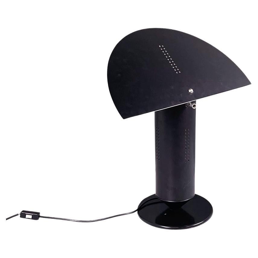 Italian modern round base matte black and glossy white metal table lamp, 1980s For Sale