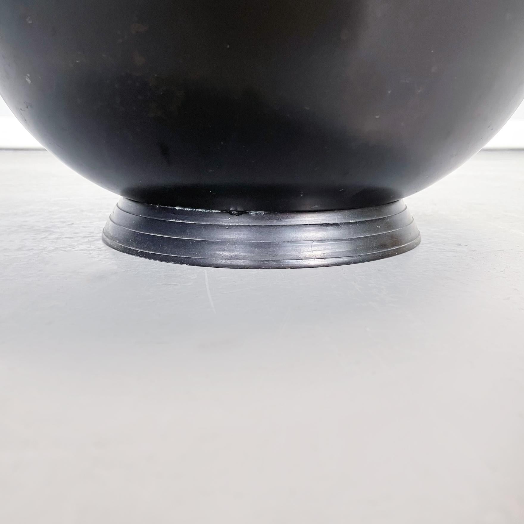 Italian Modern Round Bowl Centerpiece in Black Painted Metal, 1990s For Sale 4