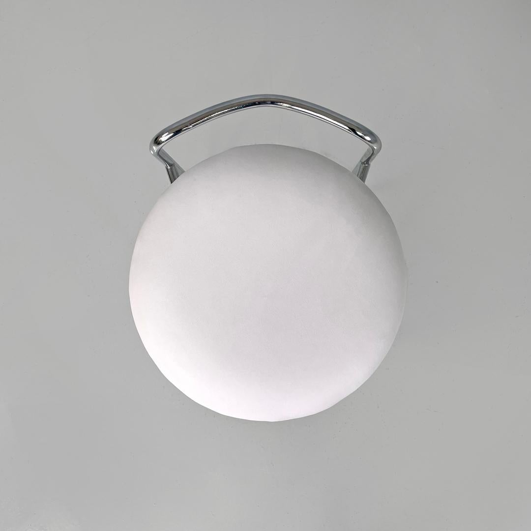 Italian modern round chromed metal stool and white faux leather, 1980s For Sale 2