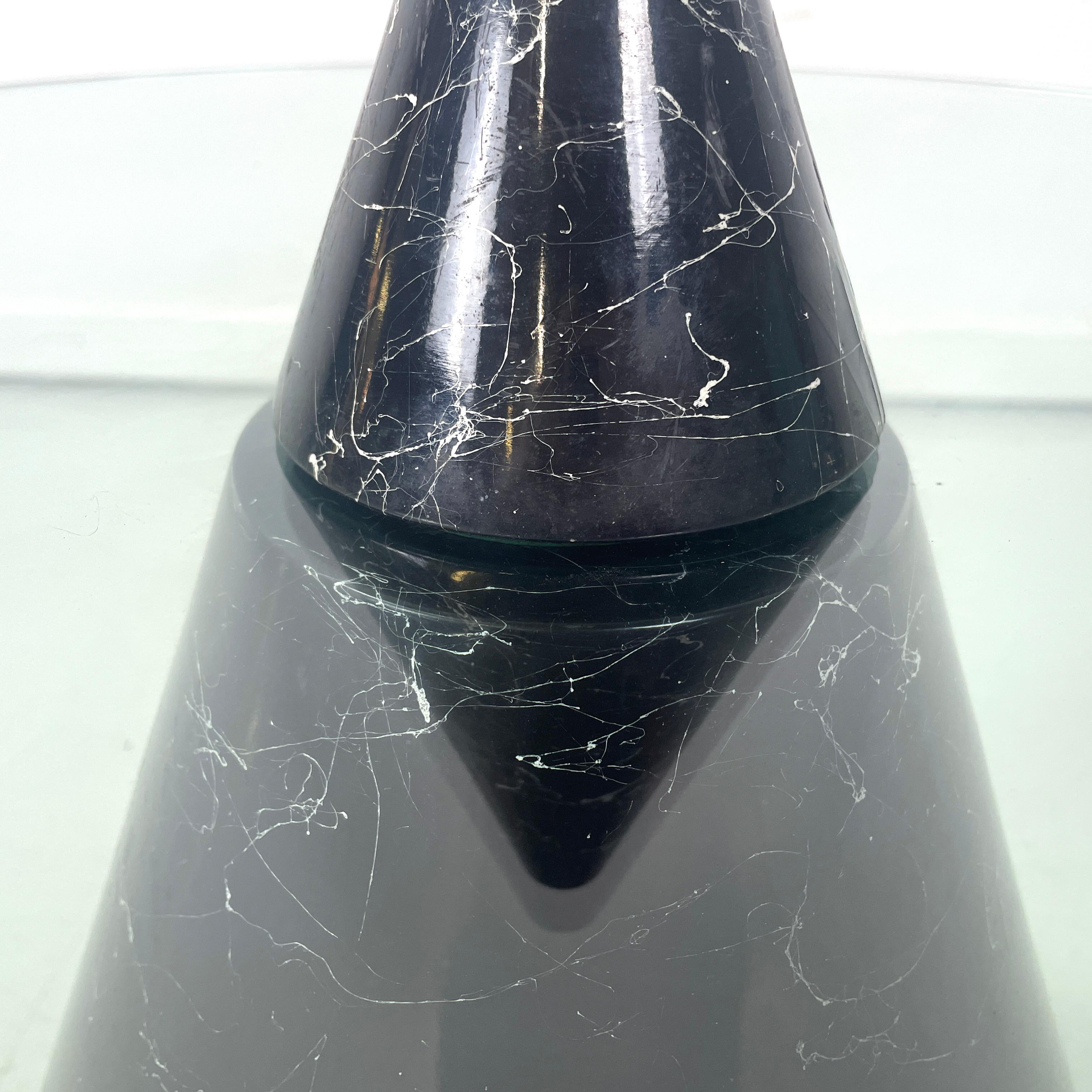 Italian modern Round coffe table in glass with black marble conical base, 1980s For Sale 4