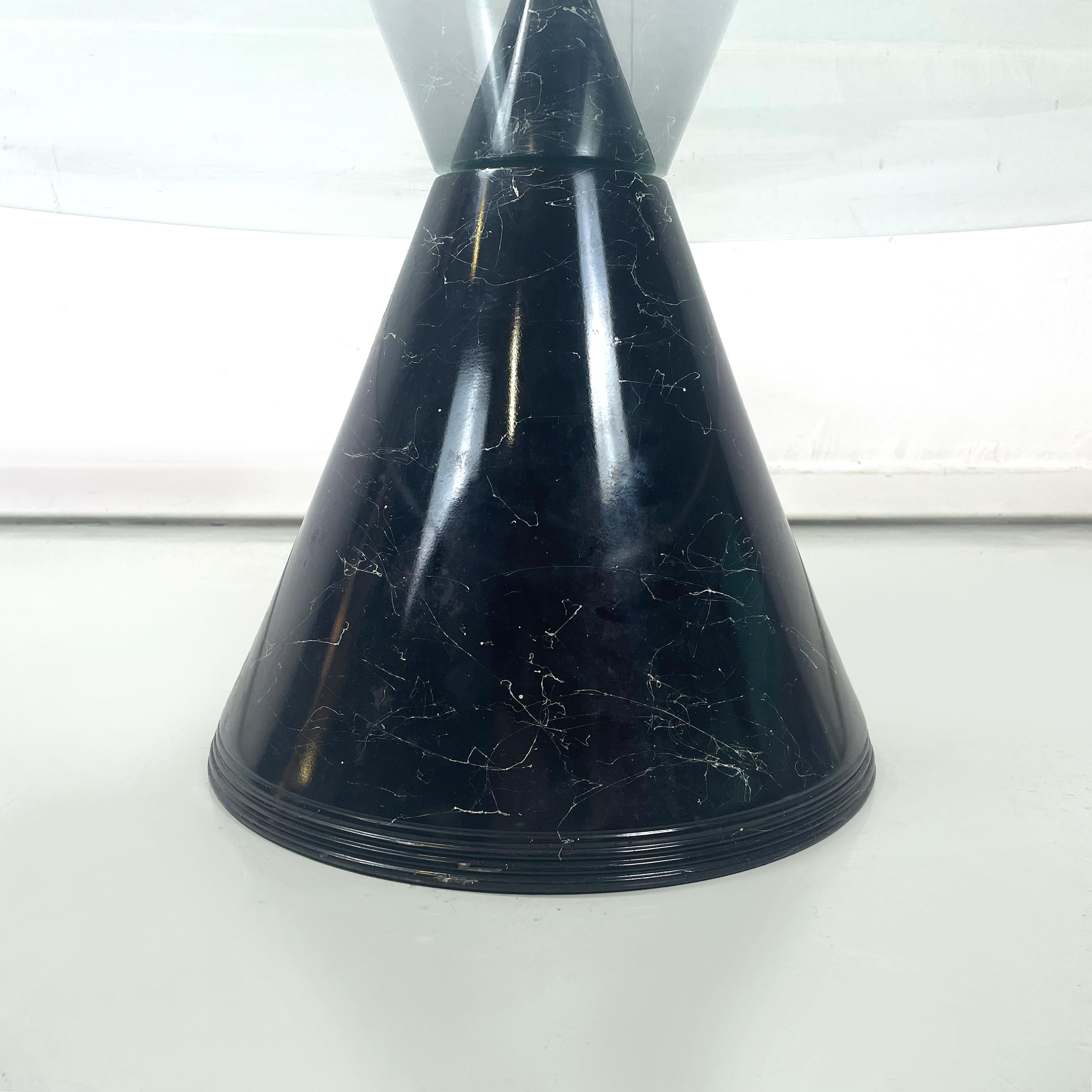 Italian modern Round coffe table in glass with black marble conical base, 1980s For Sale 6
