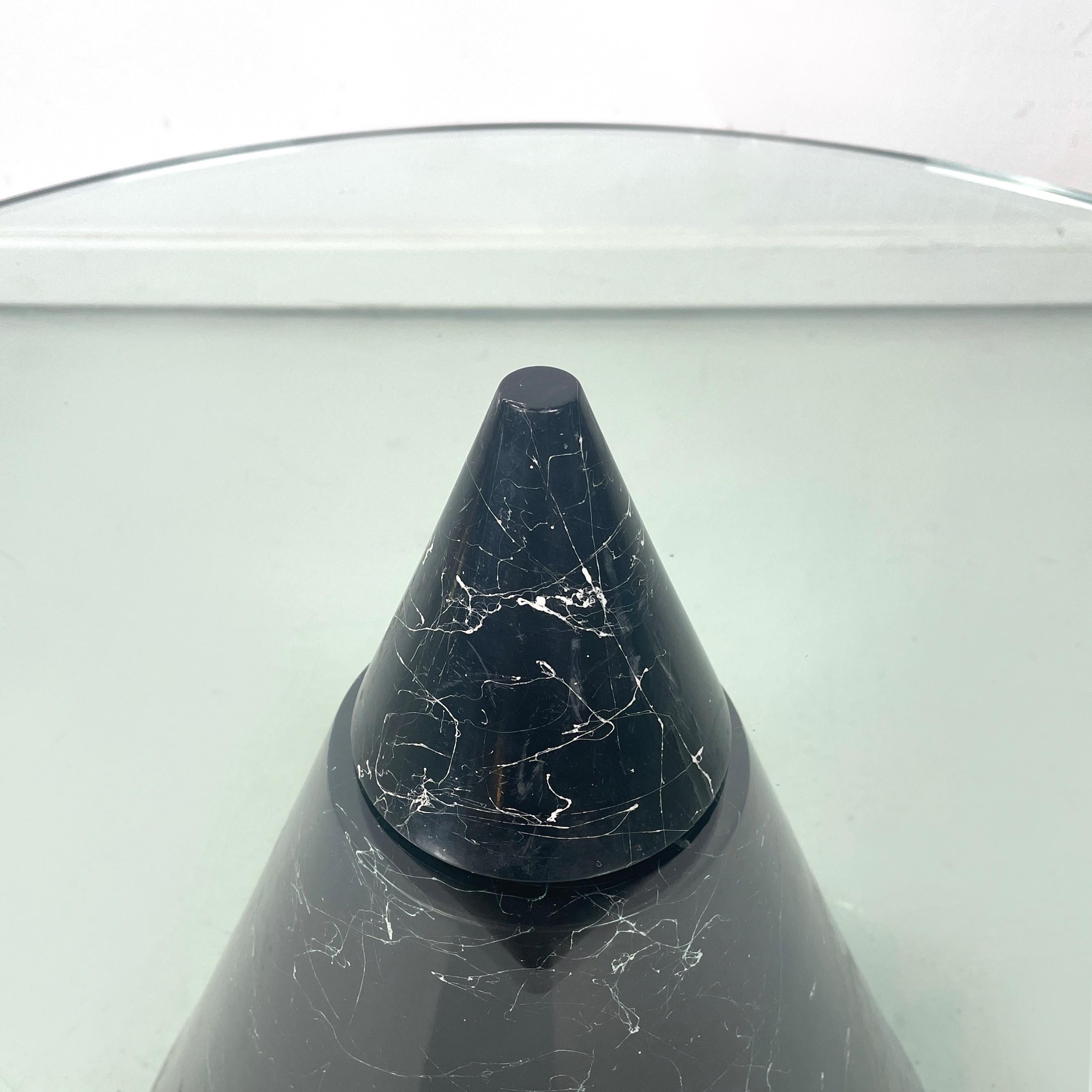 Glass Italian modern Round coffe table in glass with black marble conical base, 1980s For Sale
