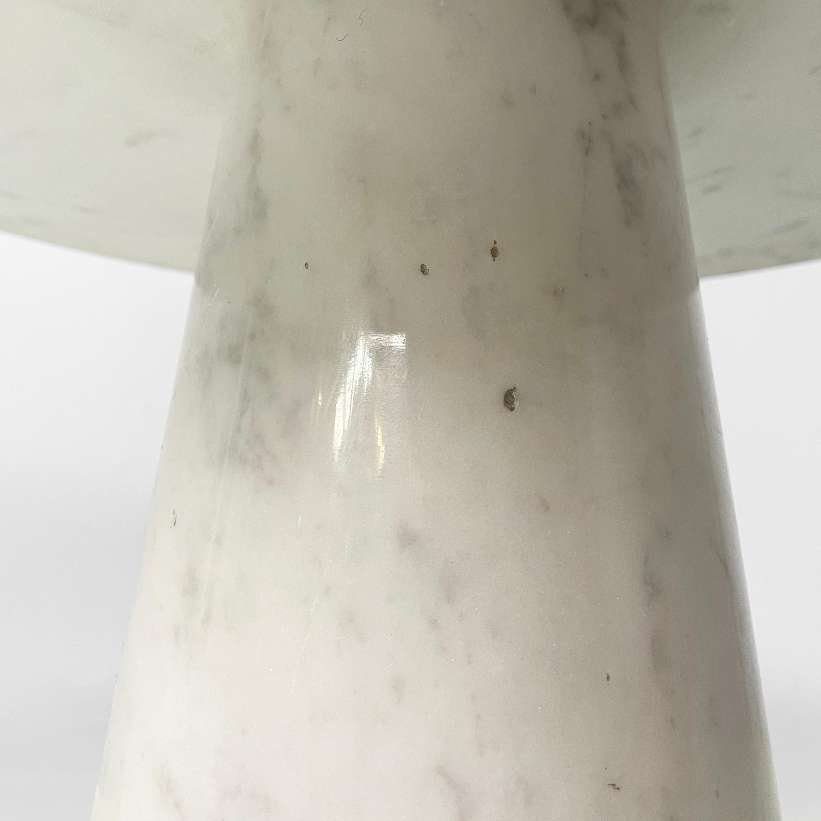 Table basse ronde moderne italienne en marbre, années 1970 en vente 9