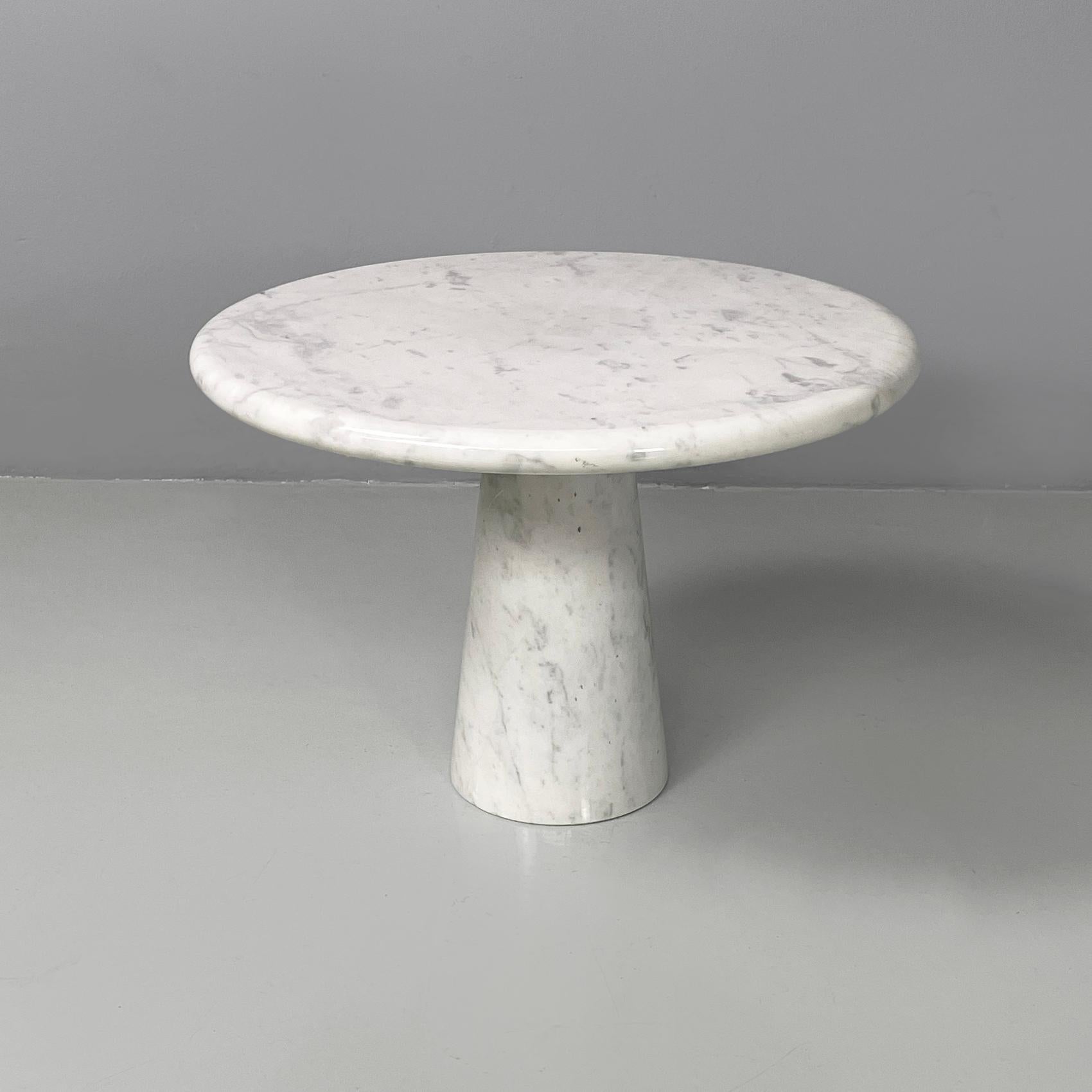 Table basse ronde moderne italienne en marbre, années 1970
Table basse vintage entièrement en marbre. Le plateau rond aux bords arrondis est placé sur une base conique.
1970s
Bon état. Signes épars de temps et d'utilisation, surtout sur le