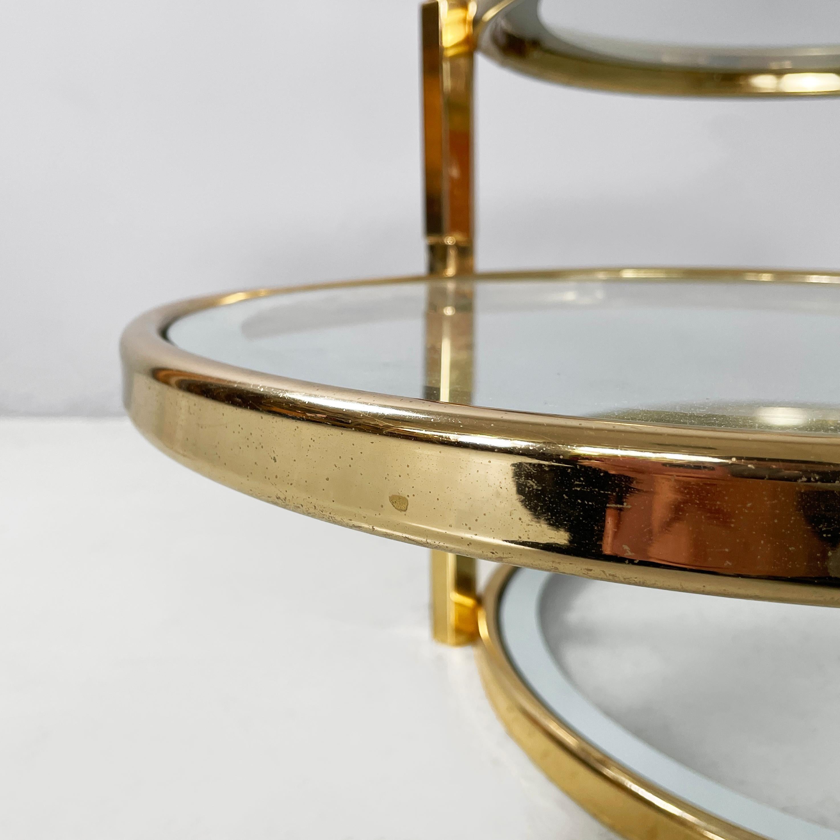 Italian modern round coffee table in brass with 4 adjustable glass tops, 1970s in vendita 4