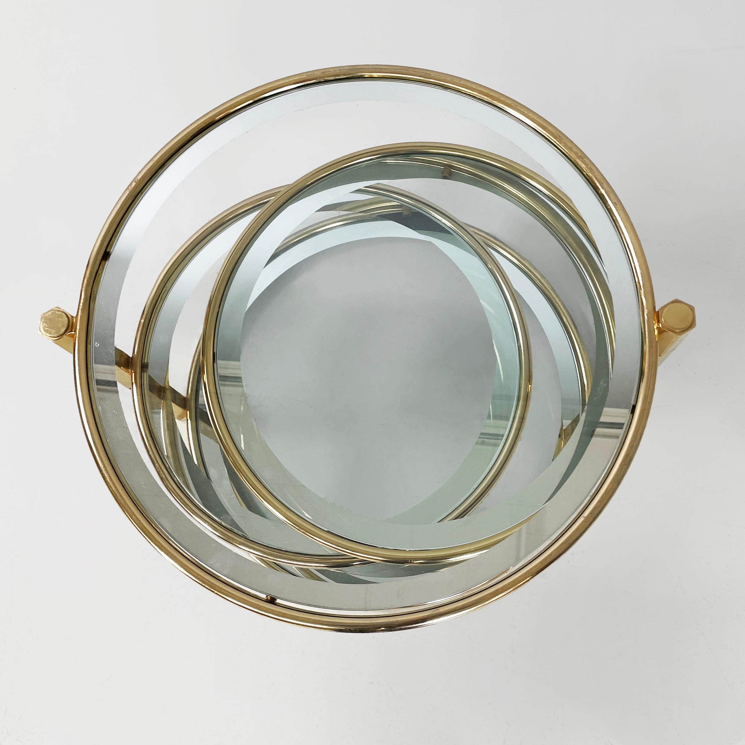 Late 20th Century Italian modern round coffee table in brass with 4 adjustable glass tops, 1970s in vendita