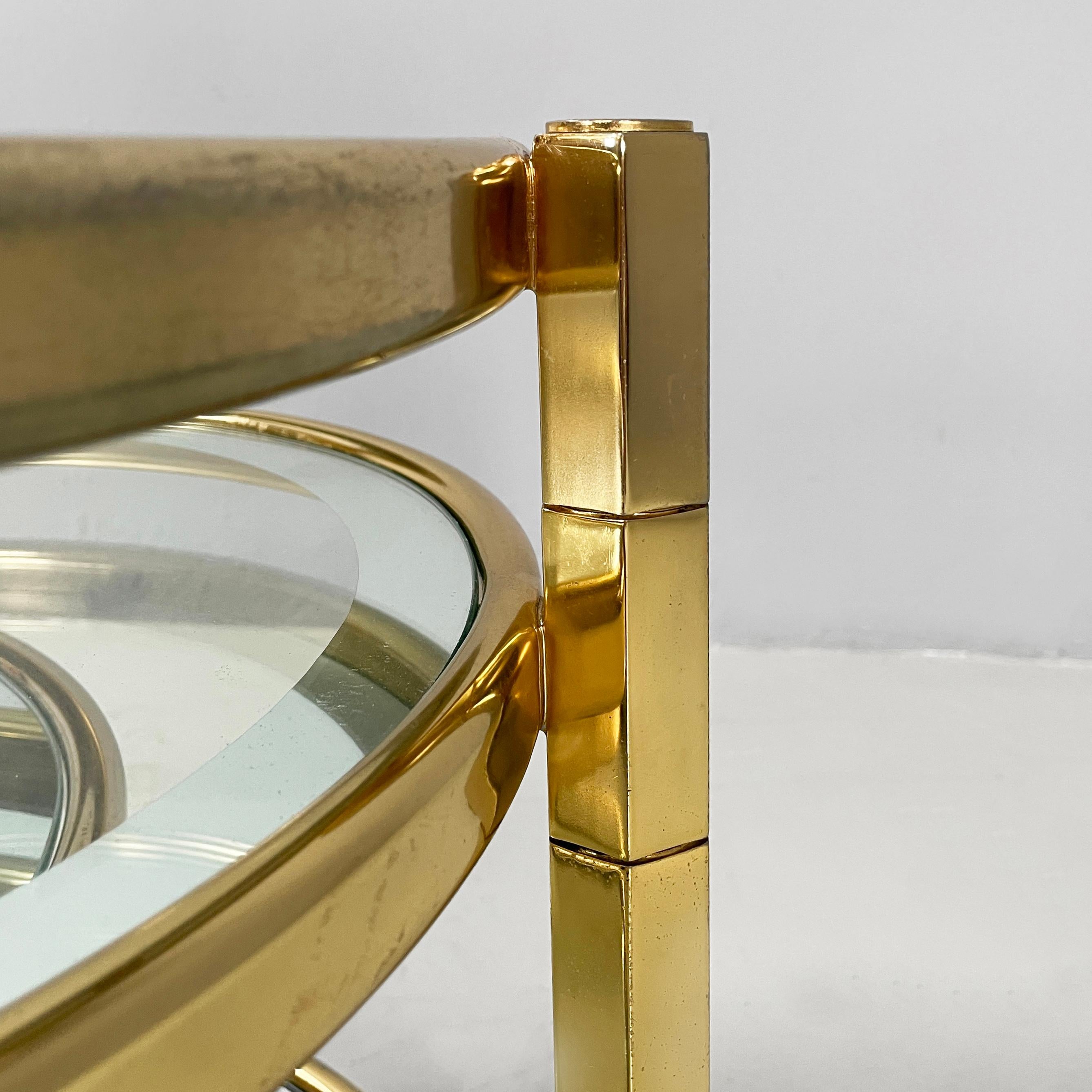 Italian modern round coffee table in brass with 4 adjustable glass tops, 1970s in vendita 2