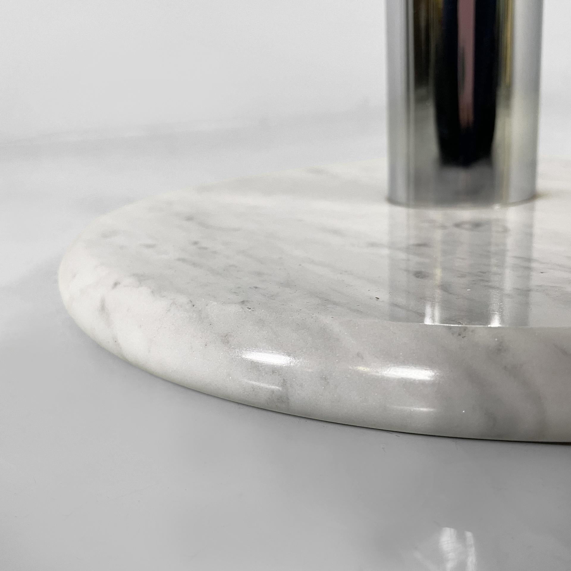 Mesa de centro redonda moderna italiana de cristal, acero y mármol, años 80 en venta 5
