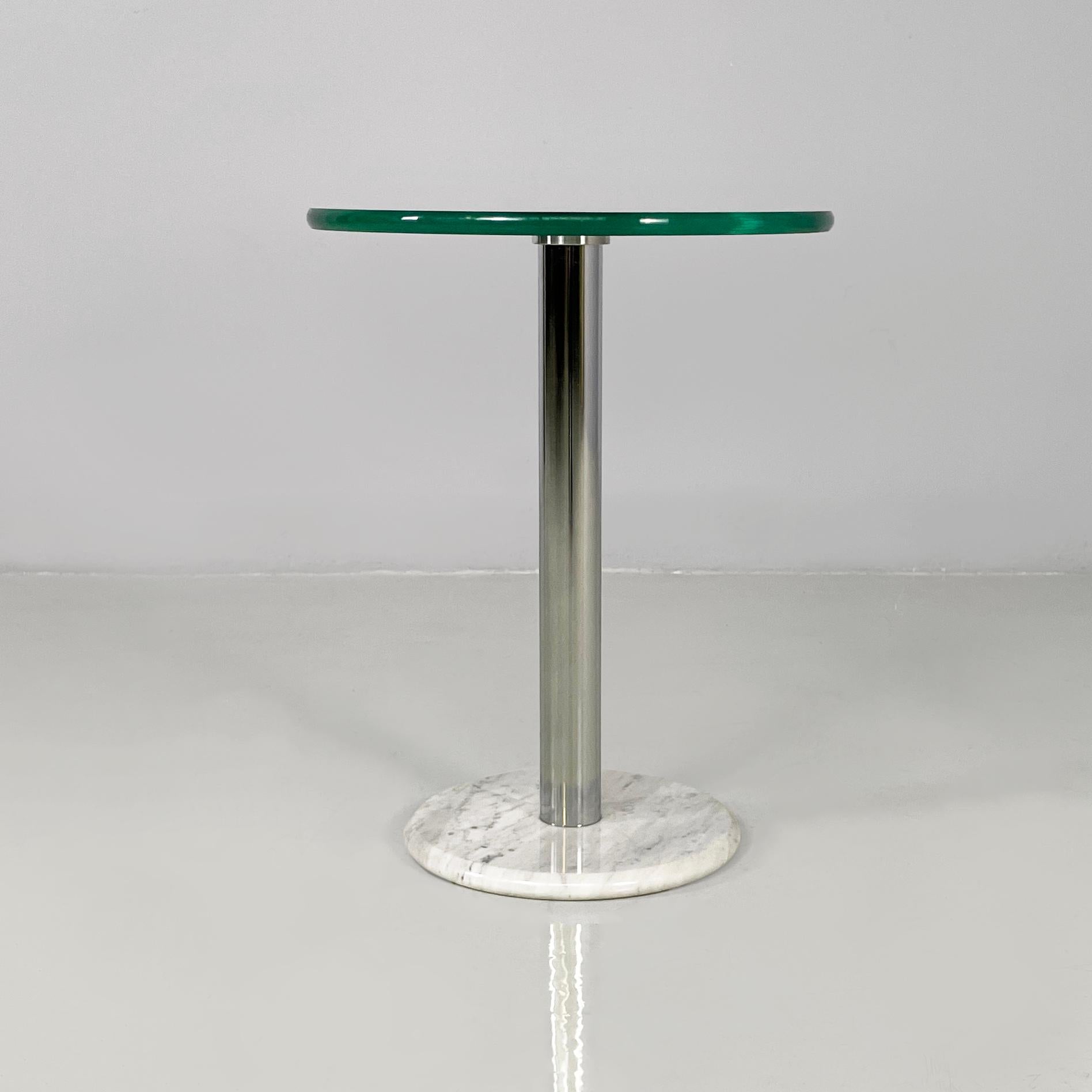 Mesa de centro redonda moderna italiana de cristal, acero y mármol, años 80 
Mesa de centro con un grueso tablero redondo de cristal. La estructura es de acero tubular. La base redonda es de mármol.
1980s
Buen estado. Ligeras marcas en el cristal y